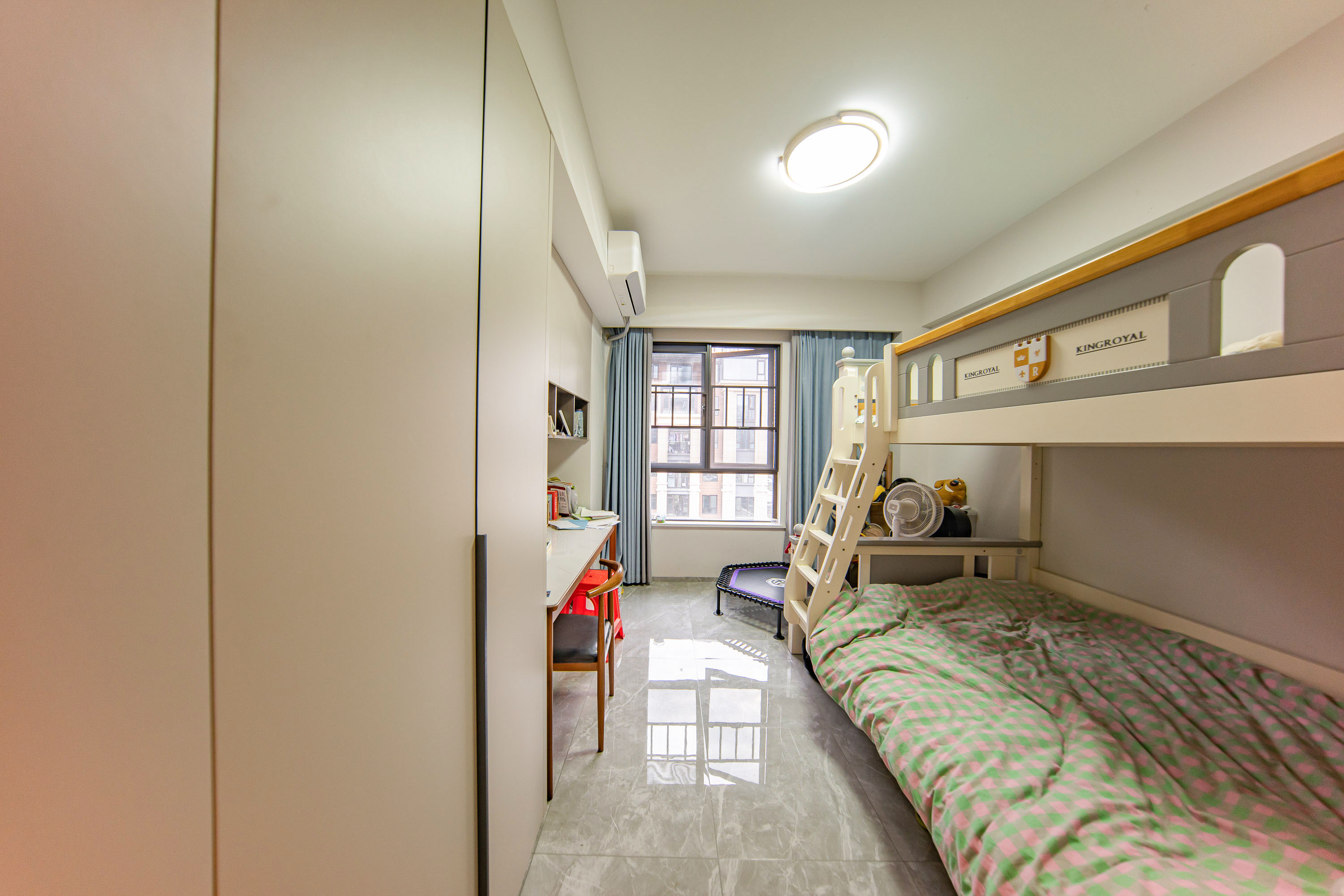 江山帝景雅墅(普罗旺斯) 4室2厅2卫 266.0万 江山帝景雅墅(普罗旺斯) 4室2厅2卫 266.0万卧室