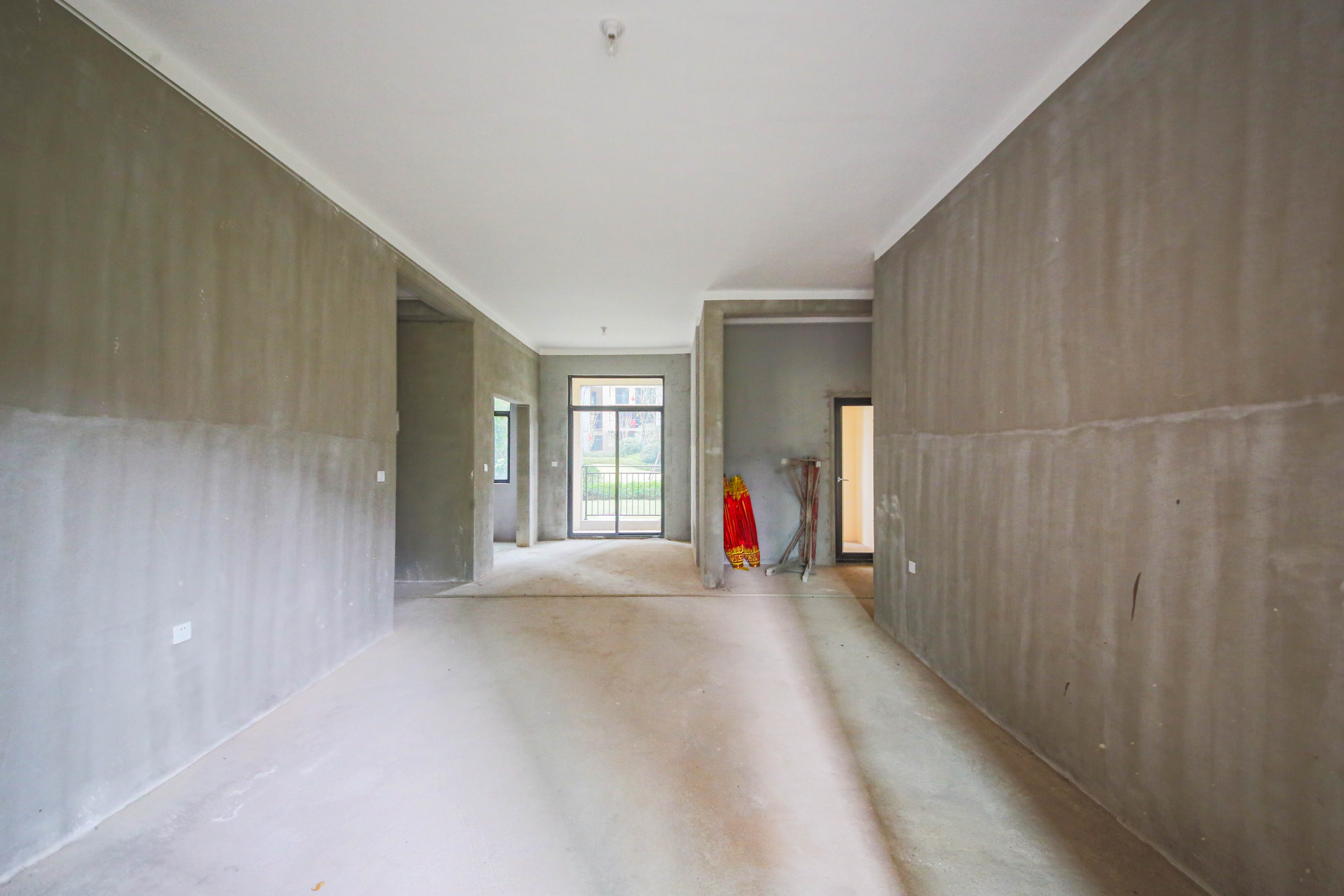 中建钰和城  4室2厅2卫    200.0万客厅