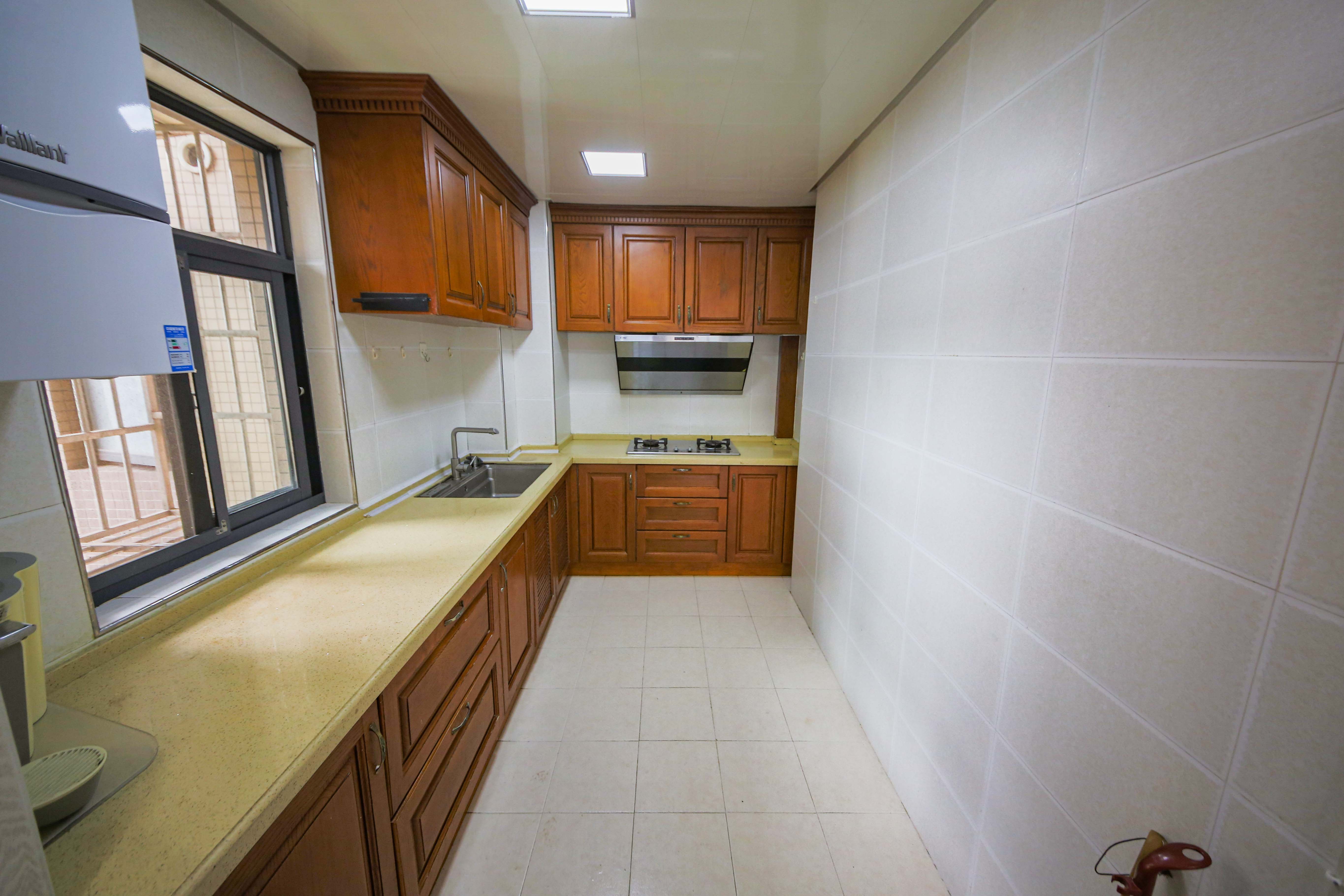 上峰苑(兰亭玥岛) 2室2厅1卫 72.0万 上峰苑(兰亭玥岛) 2室2厅1卫 72.0万厨房