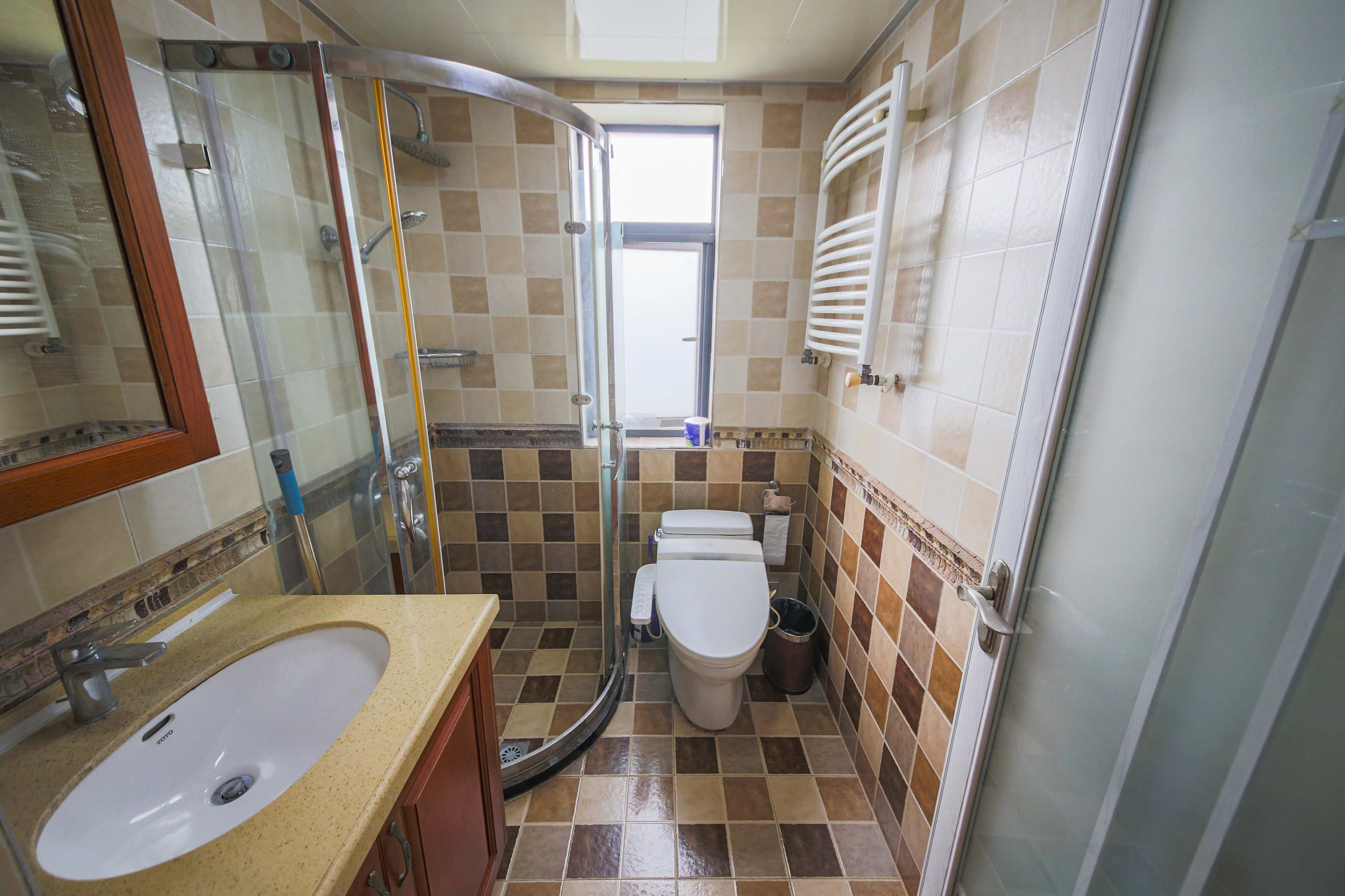 上峰苑(兰亭玥岛) 2室2厅1卫 72.0万 上峰苑(兰亭玥岛) 2室2厅1卫 72.0万卫生间