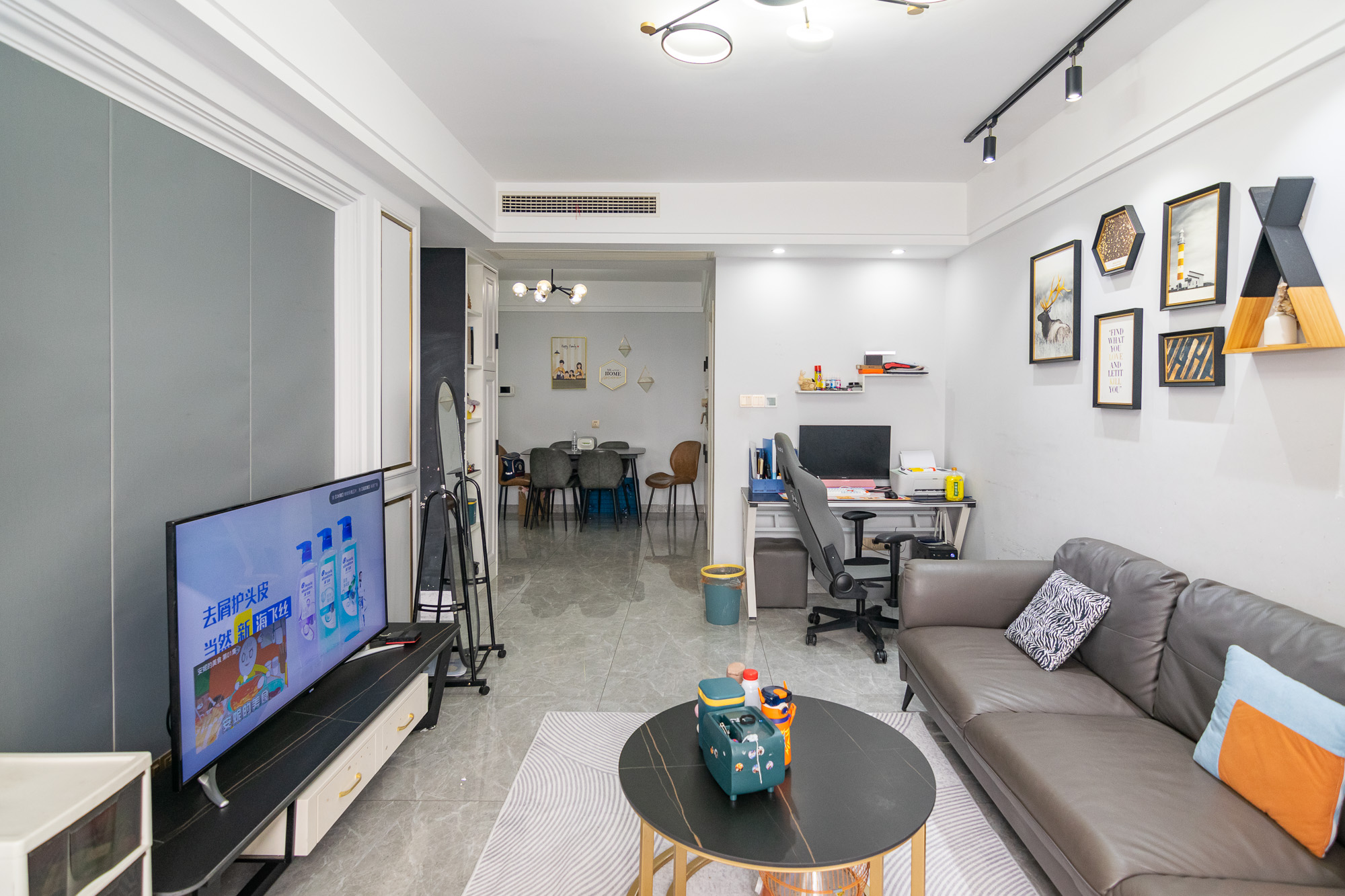 金地三千府（金地湖山樾、金地自在城）  2室1厅1卫    58.8万客厅