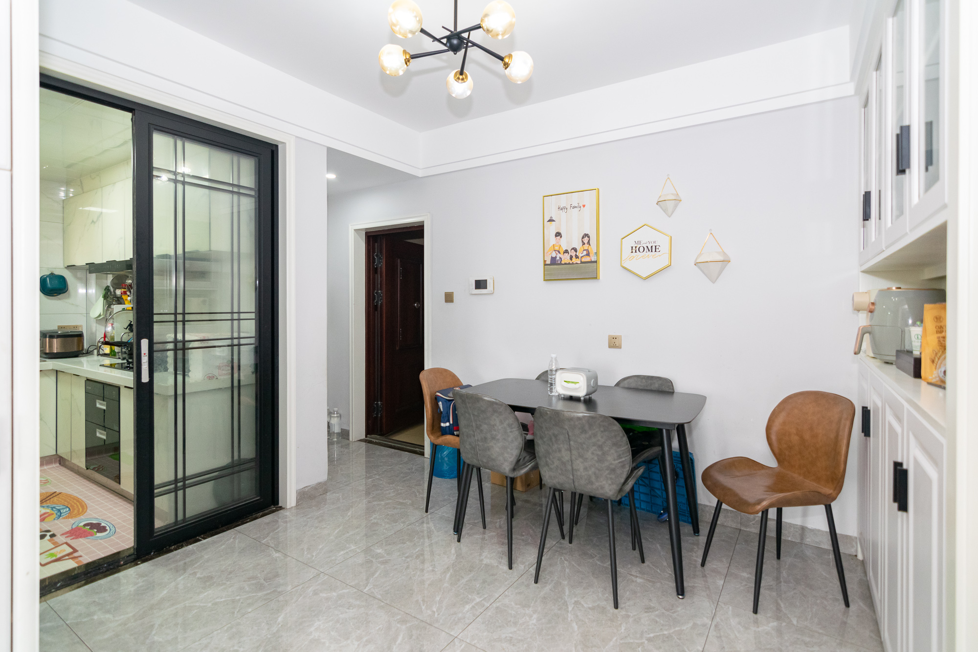 金地三千府(金地湖山樾、金地自在城)  2室1厅1卫    58.8万 金地三千府(金地湖山樾、金地自在城)  2室1厅1卫    58.8万客厅