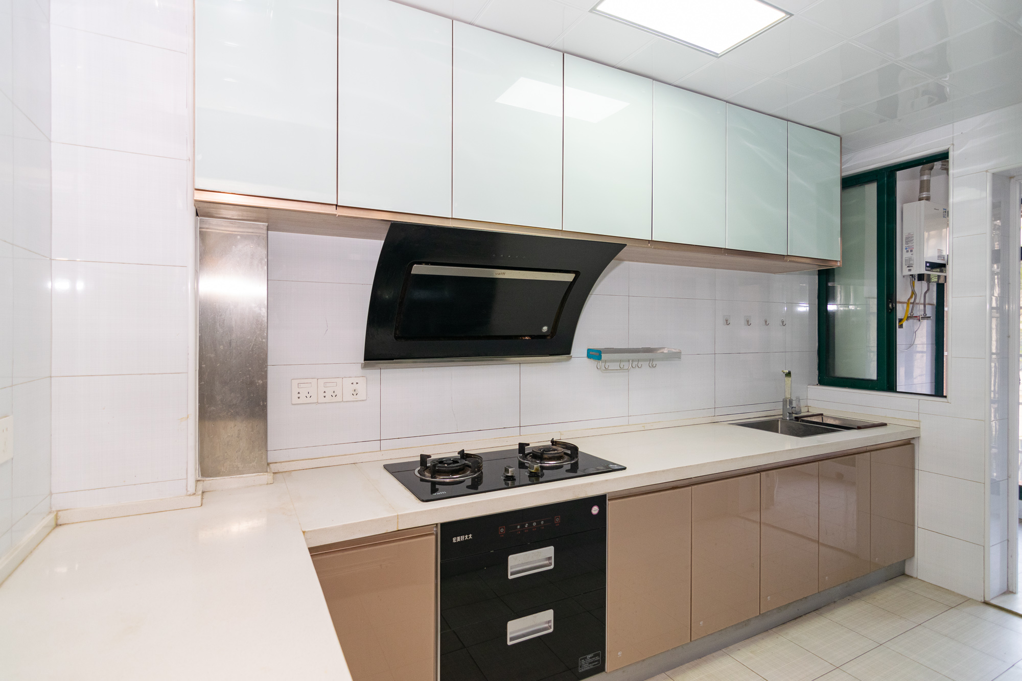 红建滨水铭城 3室2厅2卫 58.8万 红建滨水铭城 3室2厅2卫 58.8万厨房