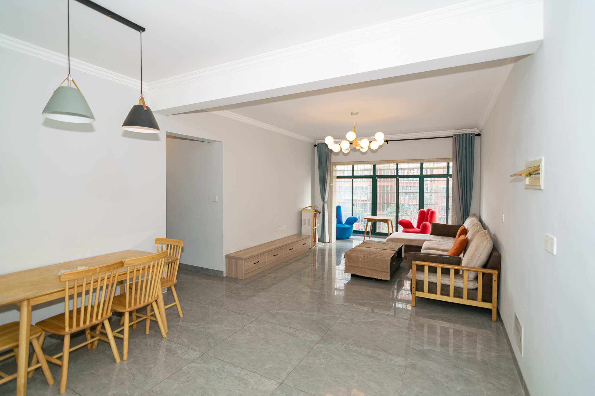 红建滨水铭城 3室2厅2卫 58.8万 红建滨水铭城 3室2厅2卫 58.8万客厅