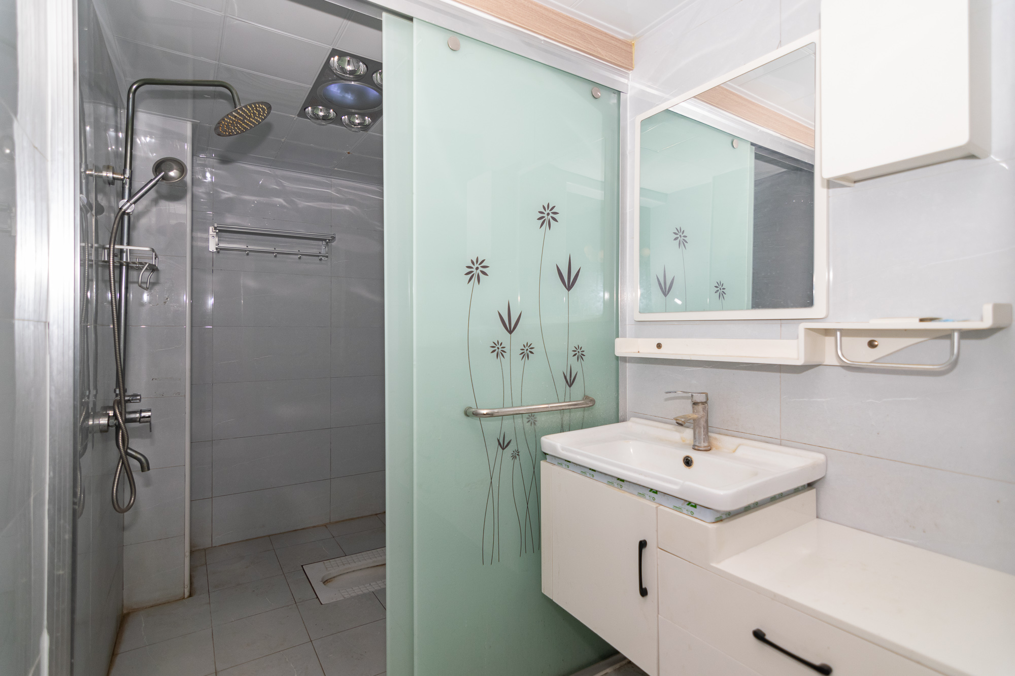 红建滨水铭城 3室2厅2卫 58.8万 红建滨水铭城 3室2厅2卫 58.8万卫生间