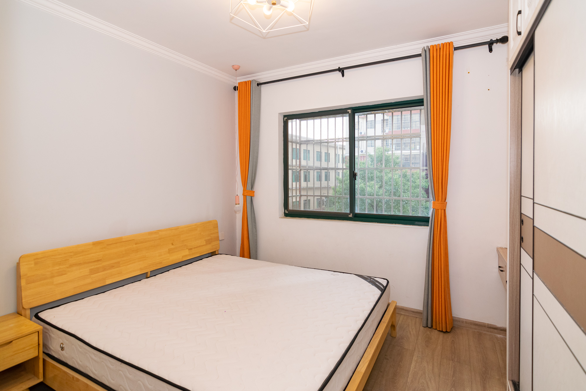 红建滨水铭城 3室2厅2卫 58.8万 红建滨水铭城 3室2厅2卫 58.8万卧室