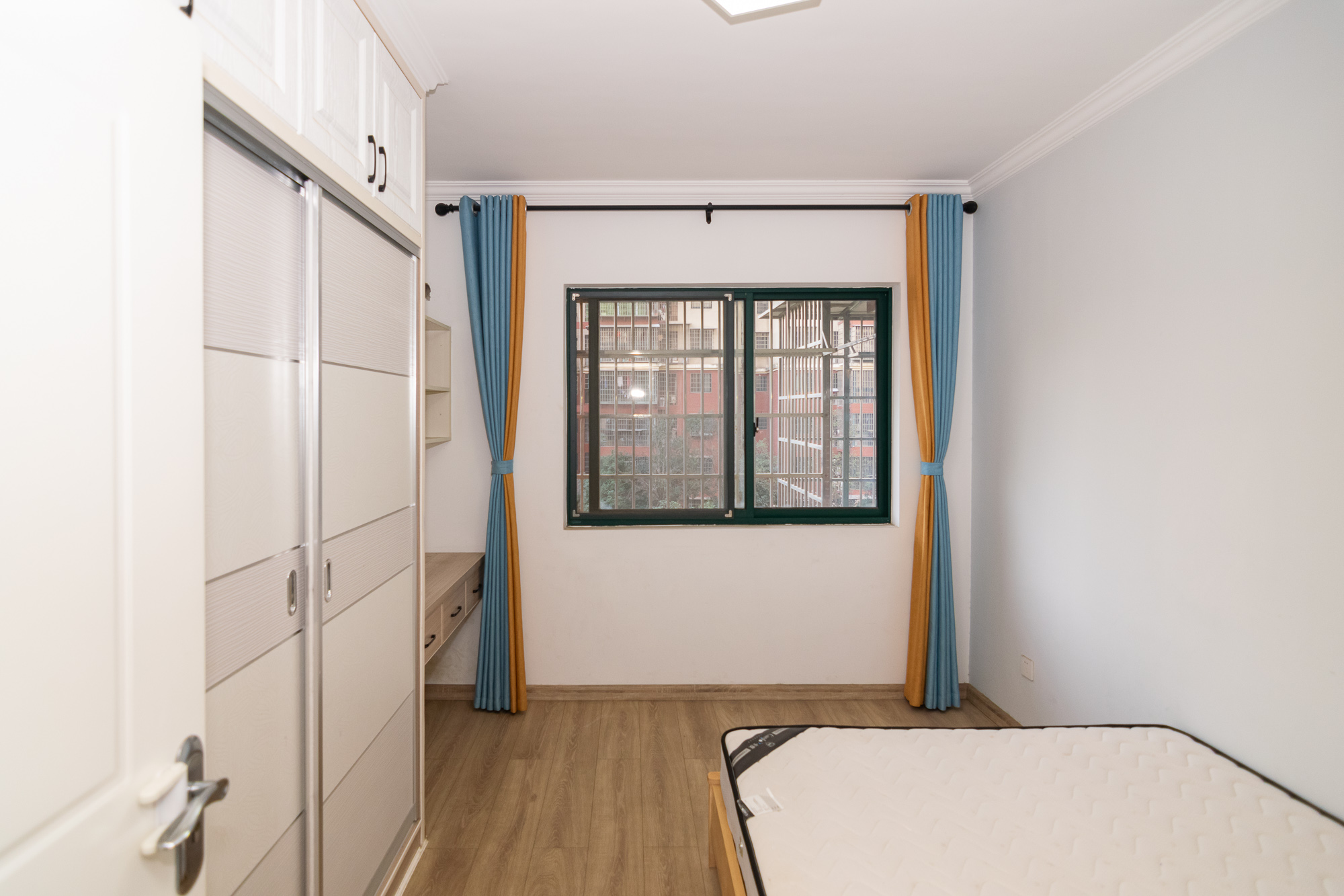 红建滨水铭城 3室2厅2卫 58.8万 红建滨水铭城 3室2厅2卫 58.8万卧室