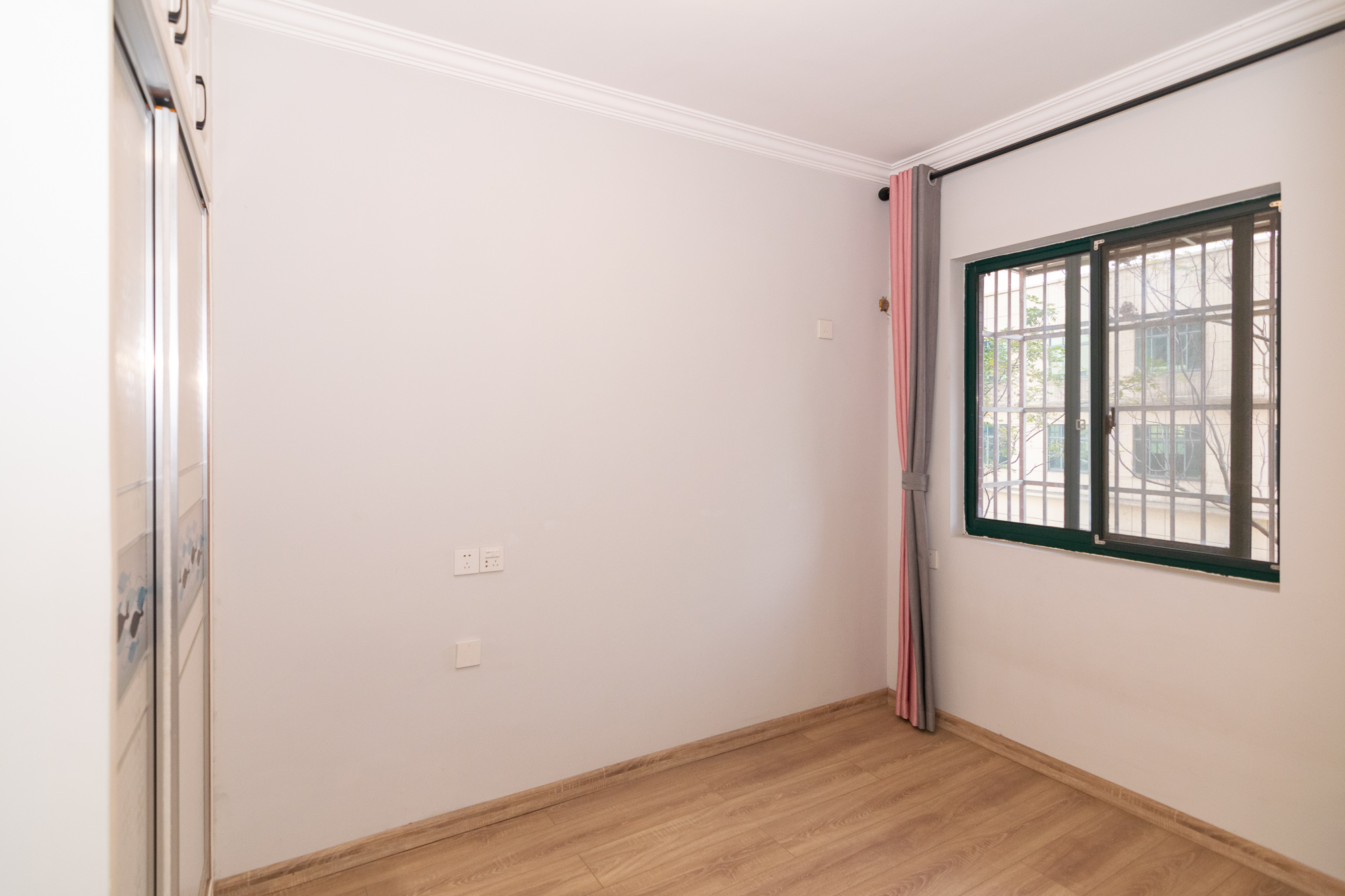 红建滨水铭城 3室2厅2卫 58.8万 红建滨水铭城 3室2厅2卫 58.8万卧室