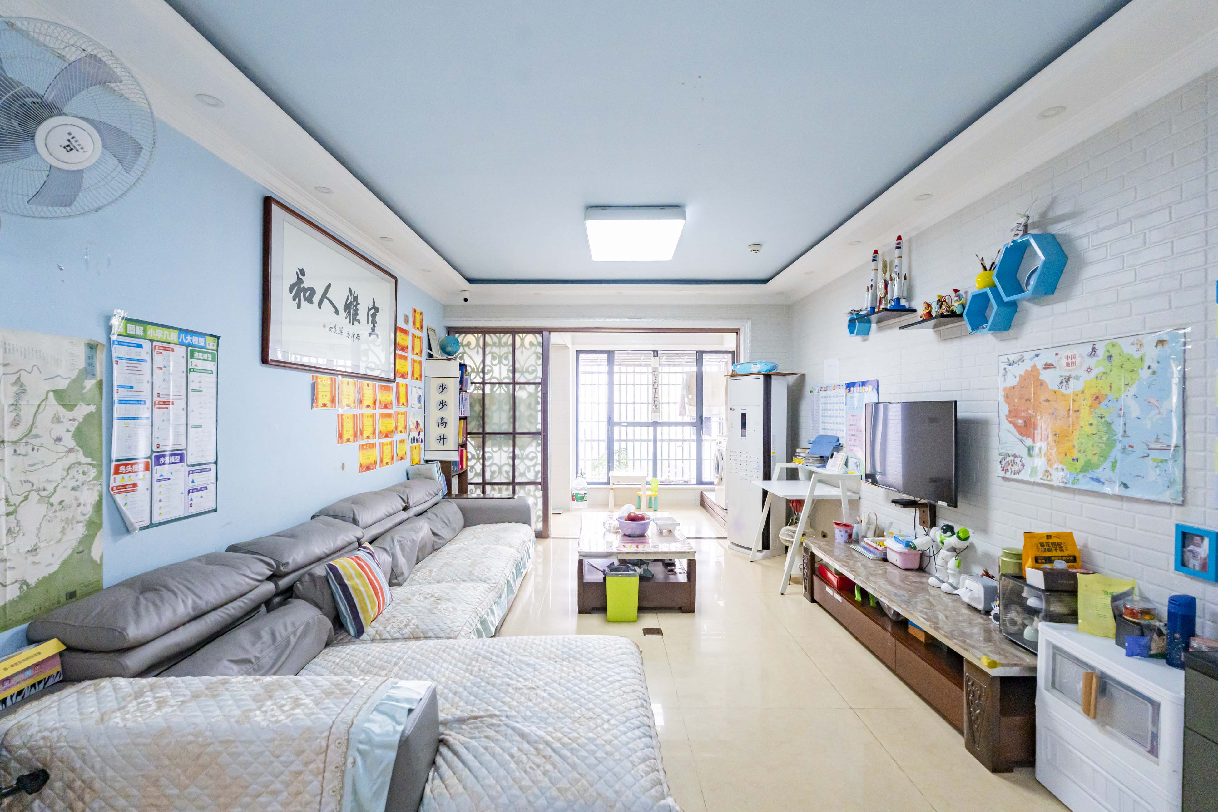 悦湖山  4室2厅1卫    65.0万 悦湖山  4室2厅1卫    65.0万客厅