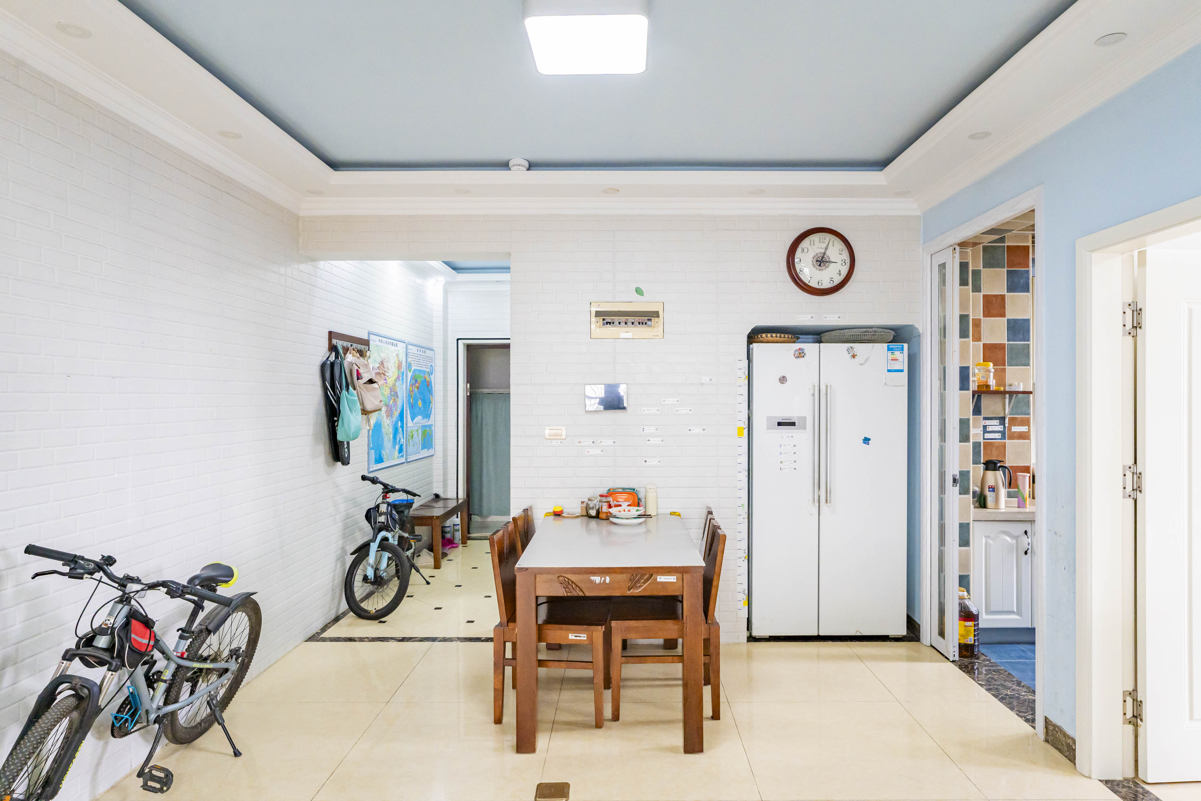 悦湖山  4室2厅1卫    65.0万 悦湖山  4室2厅1卫    65.0万客厅