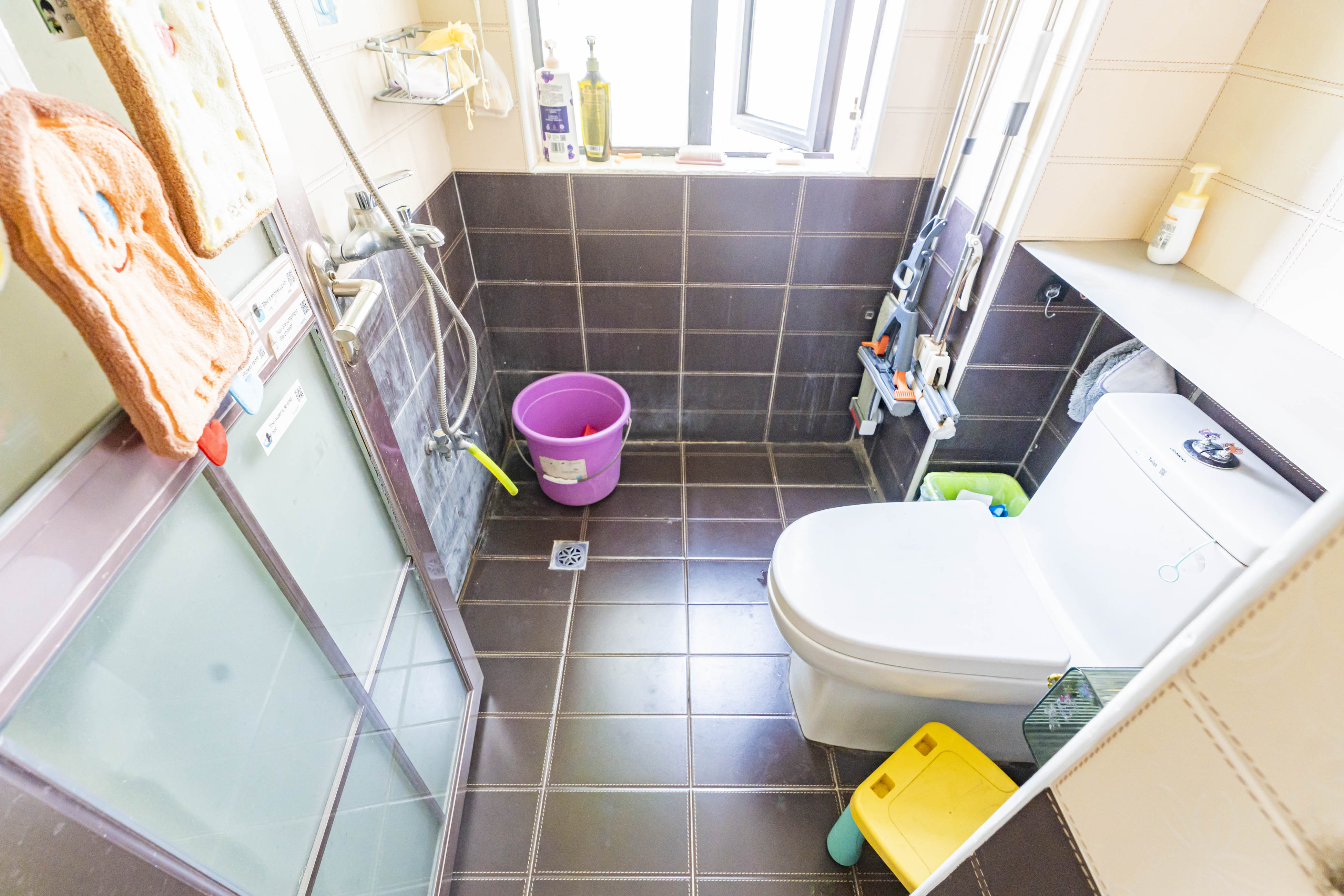 悦湖山  4室2厅1卫    65.0万 悦湖山  4室2厅1卫    65.0万卫生间