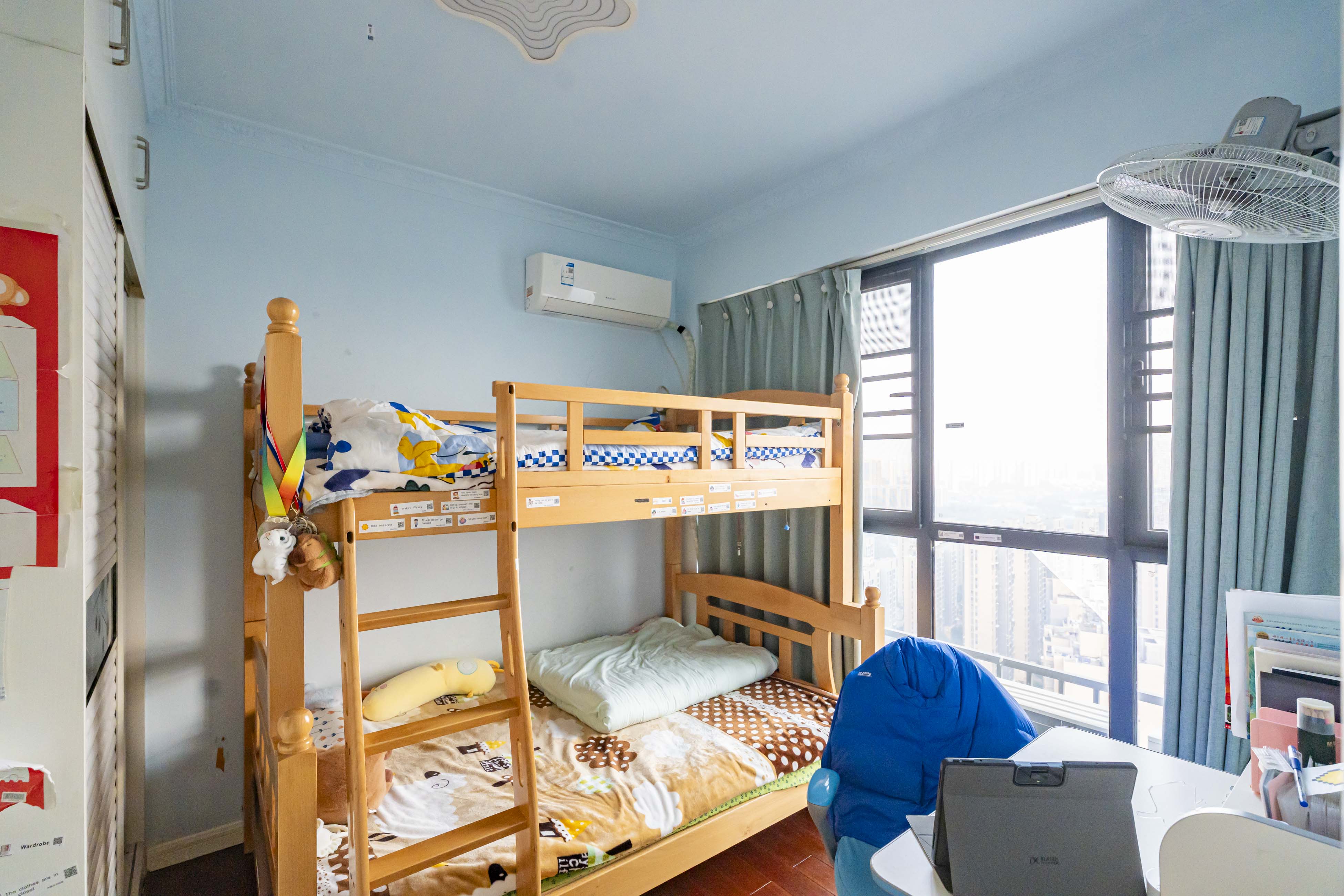 悦湖山  4室2厅1卫    65.0万 悦湖山  4室2厅1卫    65.0万卧室