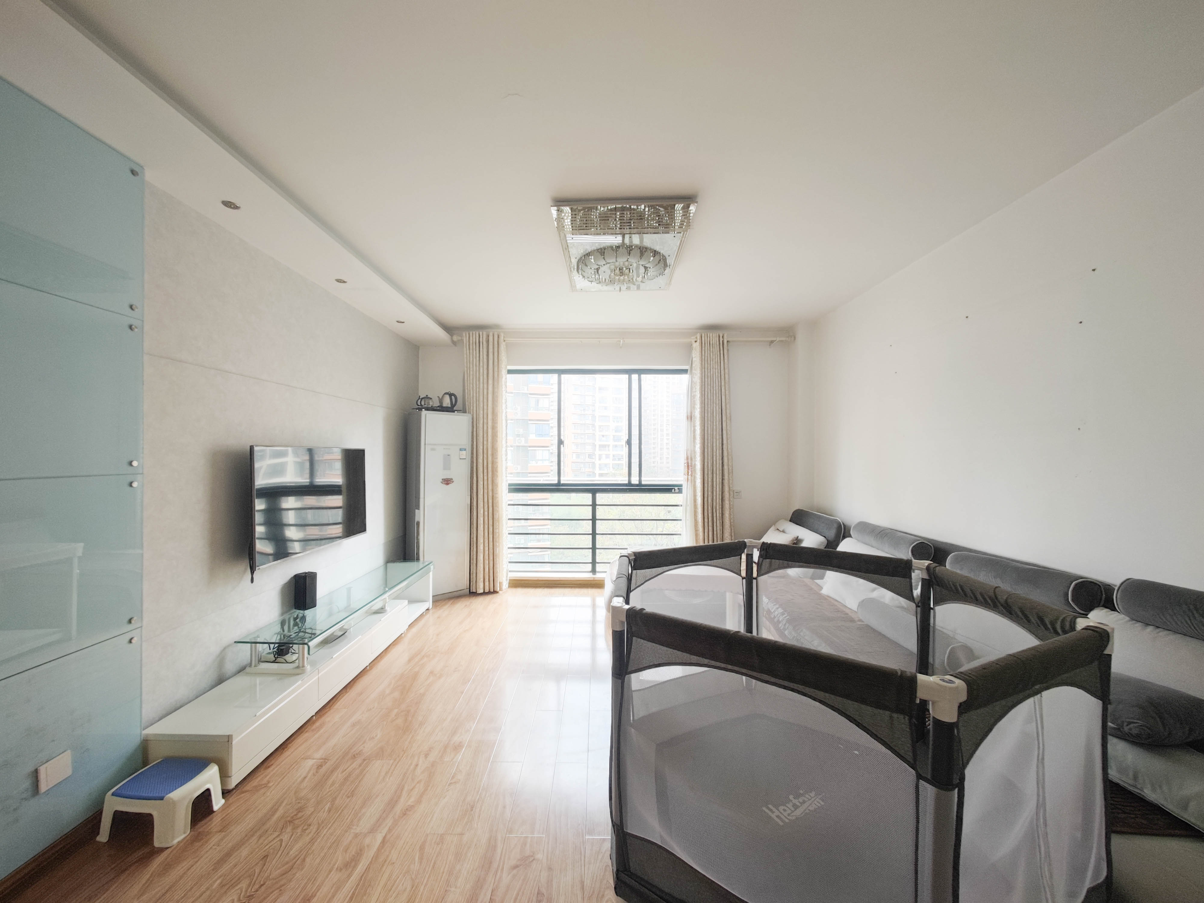 华盛世纪新城 4室2厅2卫 110.0万 华盛世纪新城 4室2厅2卫 110.0万客厅