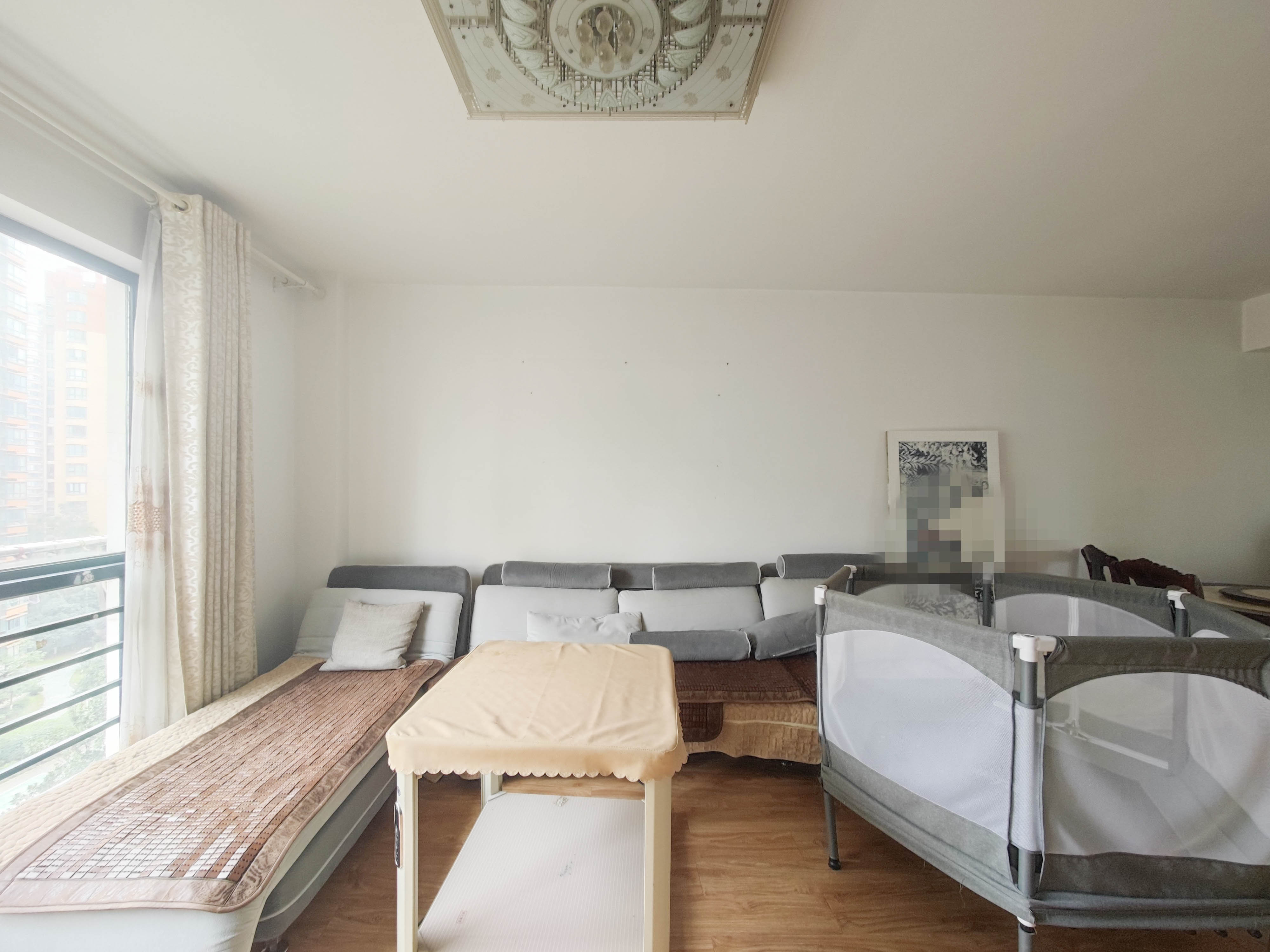 华盛世纪新城 4室2厅2卫 110.0万 华盛世纪新城 4室2厅2卫 110.0万客厅