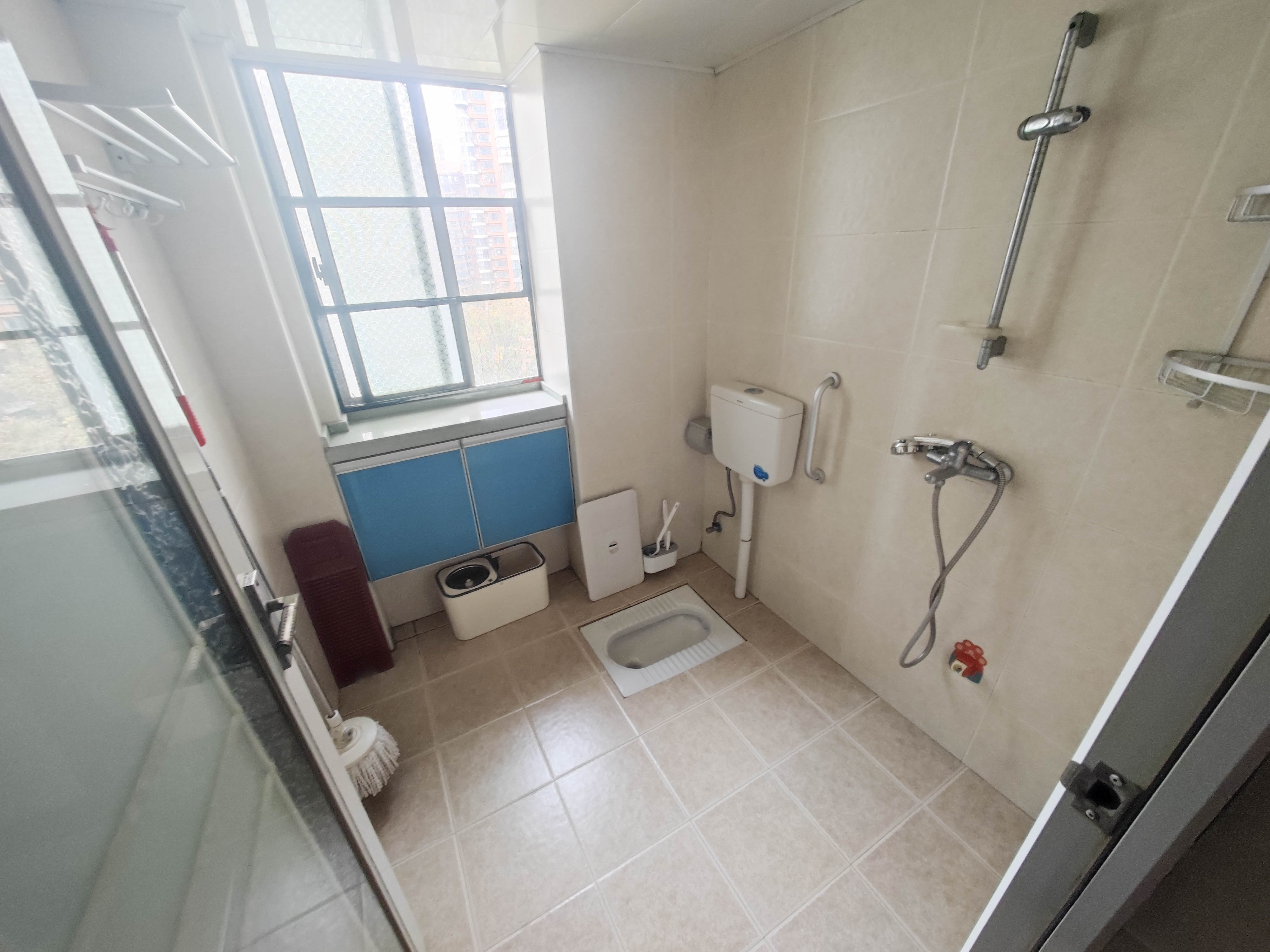 华盛世纪新城 4室2厅2卫 110.0万 华盛世纪新城 4室2厅2卫 110.0万卫生间