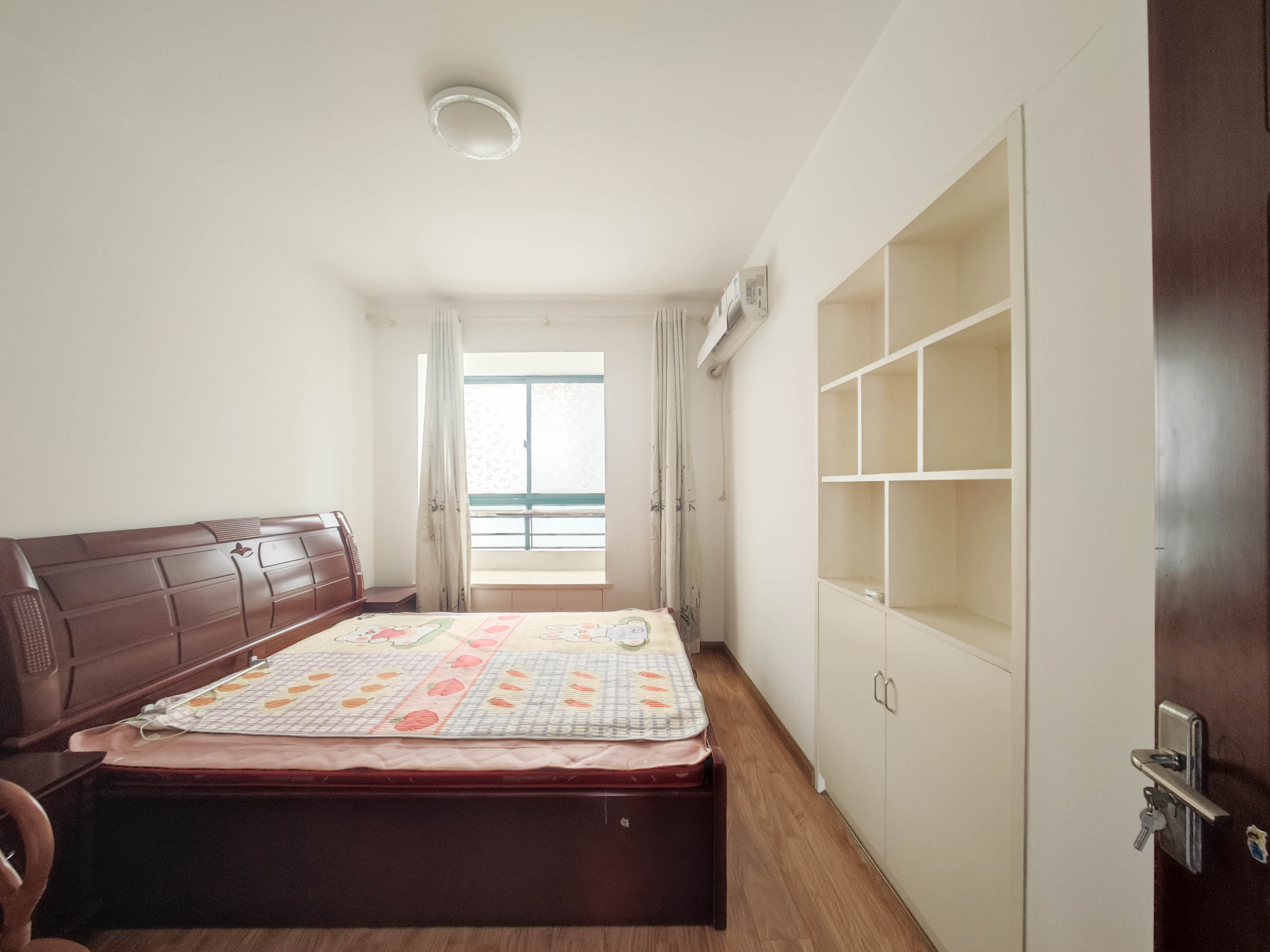 华盛世纪新城 4室2厅2卫 110.0万 华盛世纪新城 4室2厅2卫 110.0万卧室