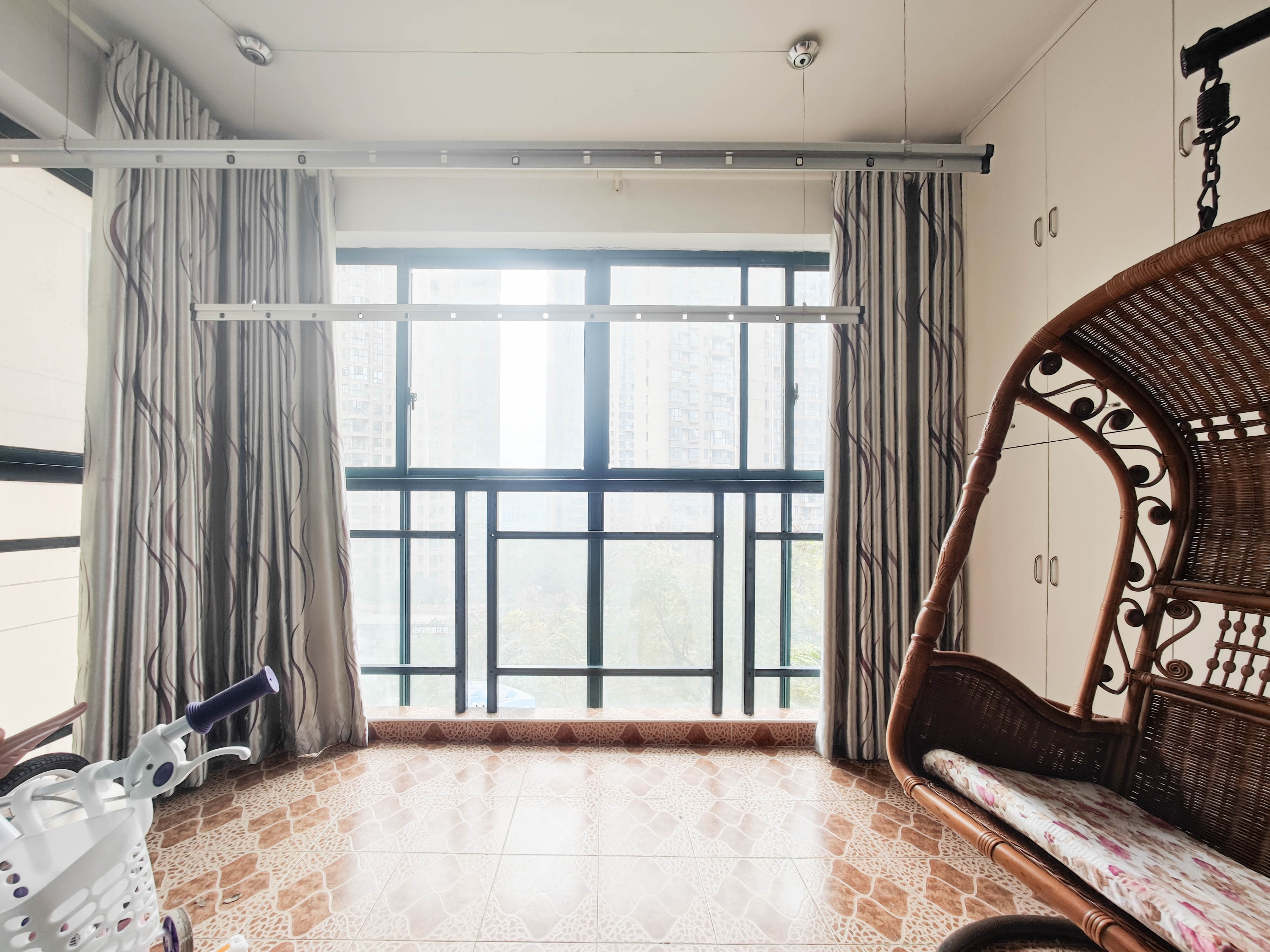 华盛世纪新城 4室2厅2卫 110.0万 华盛世纪新城 4室2厅2卫 110.0万阳台