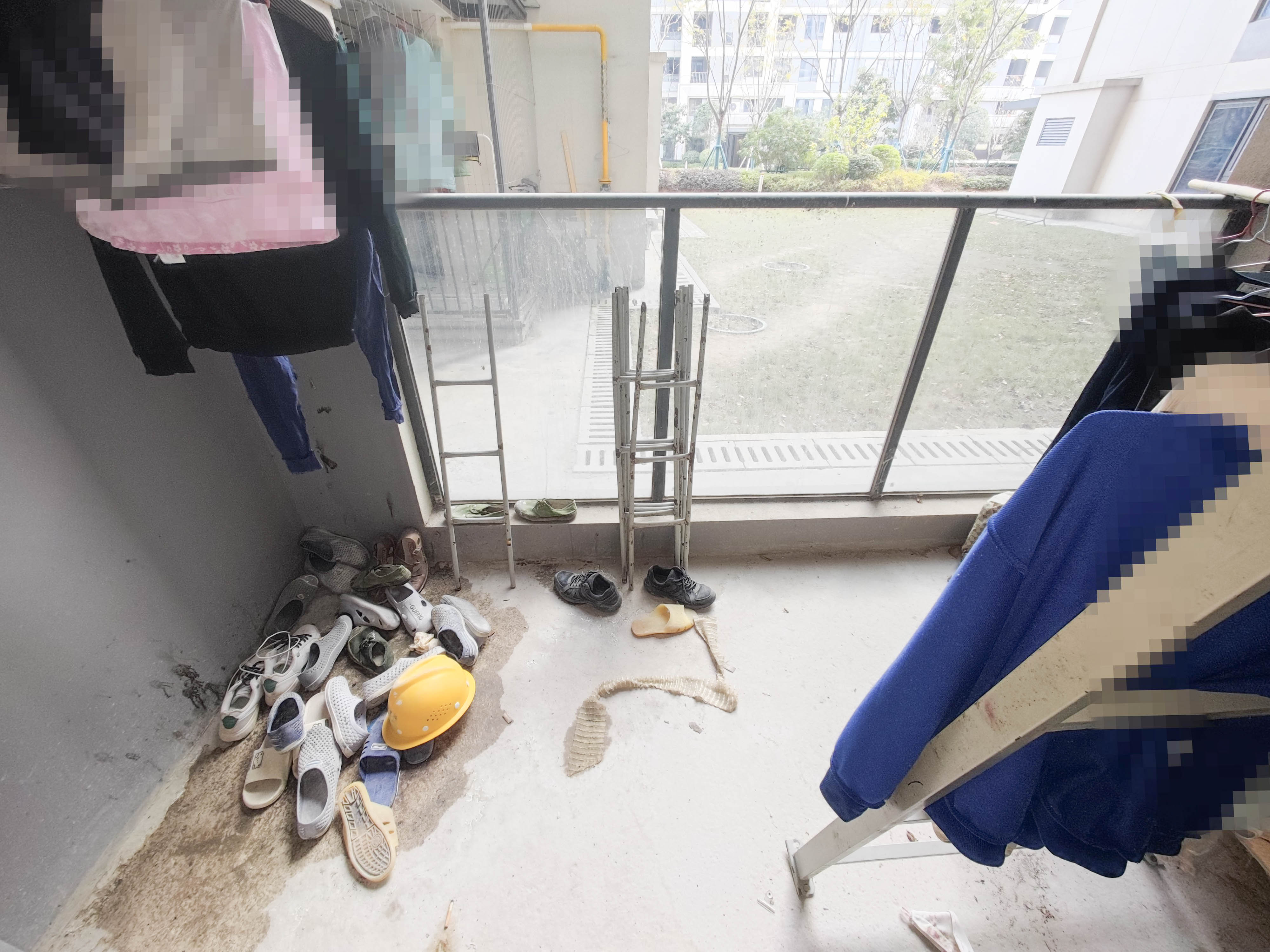 新城明昱东方  3室2厅2卫   85.00万阳台