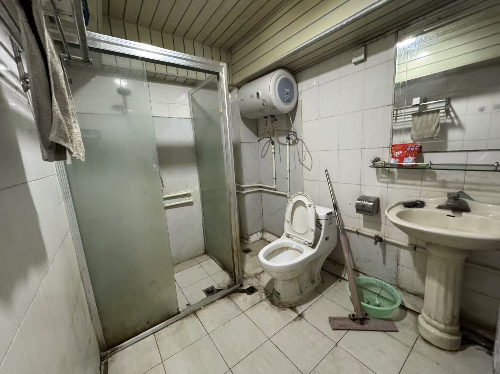 大众公寓(人人家宿舍) 3室1厅1卫 2000.0元/月 大众公寓(人人家宿舍) 3室1厅1卫 2000.0元/月室内图