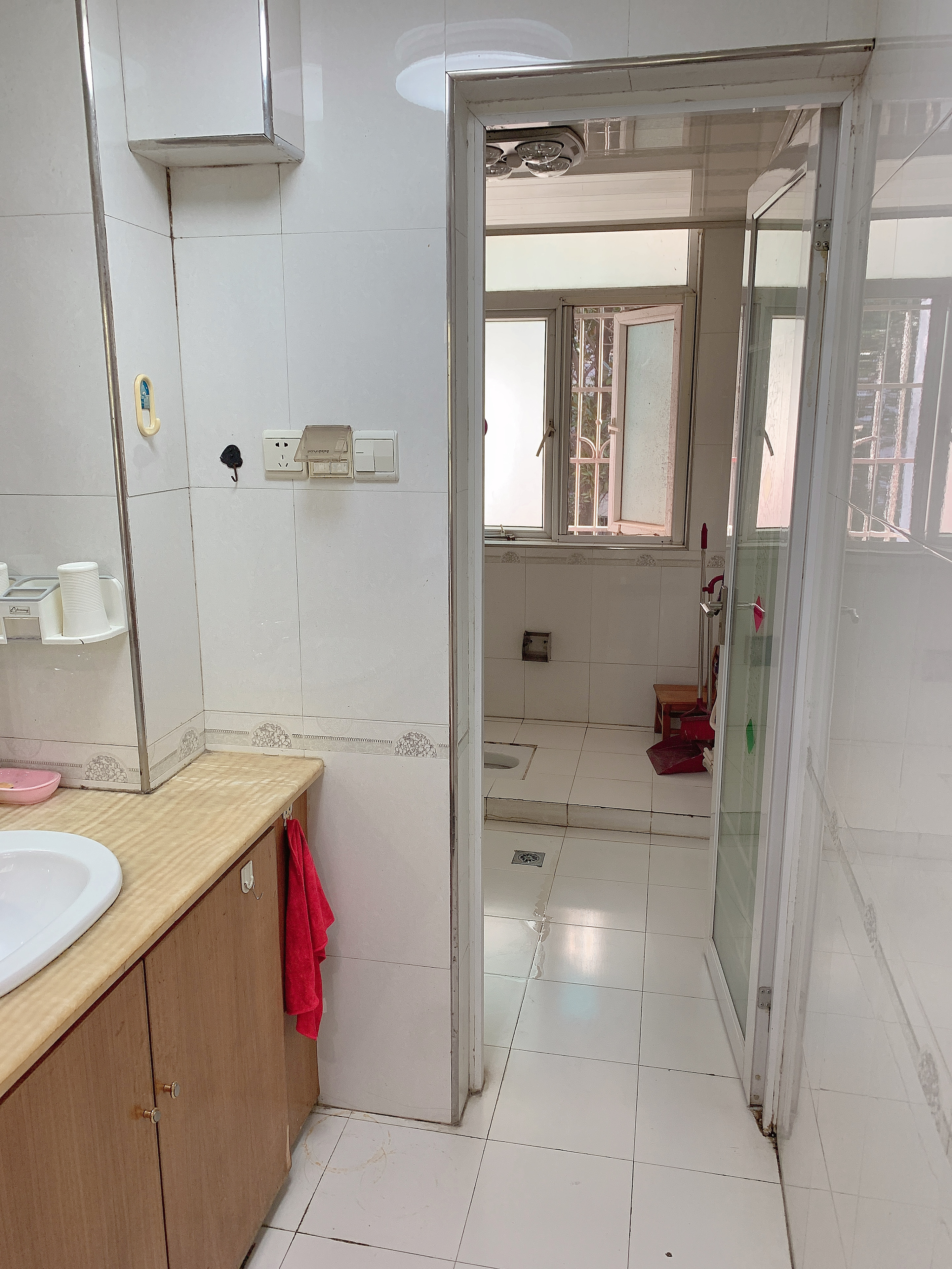 八方小区D区  4室2厅2卫    4800.0元/月 八方小区D区  4室2厅2卫    4800.0元/月室内图