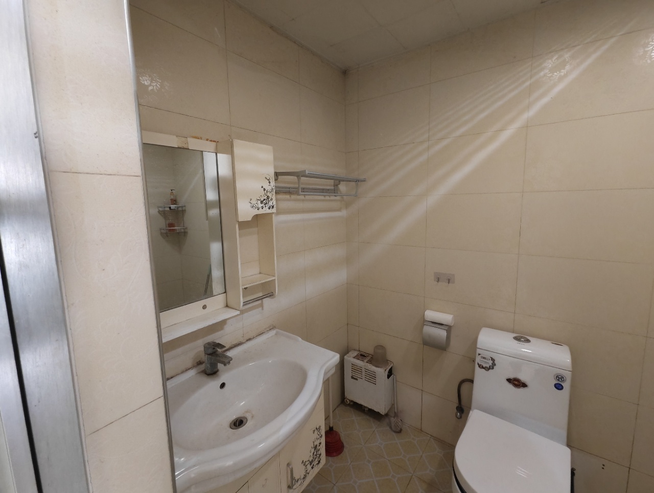 怡海星城 1室1厅1卫 900.0元/月 怡海星城 1室1厅1卫 900.0元/月室内图