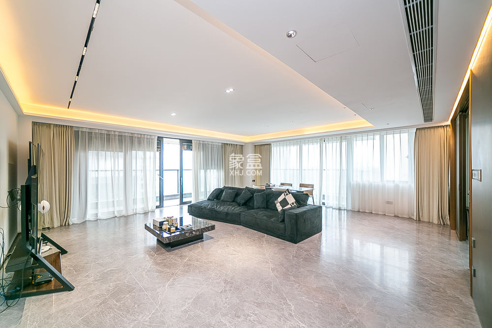 万科紫台  5室2厅4卫    450.0万