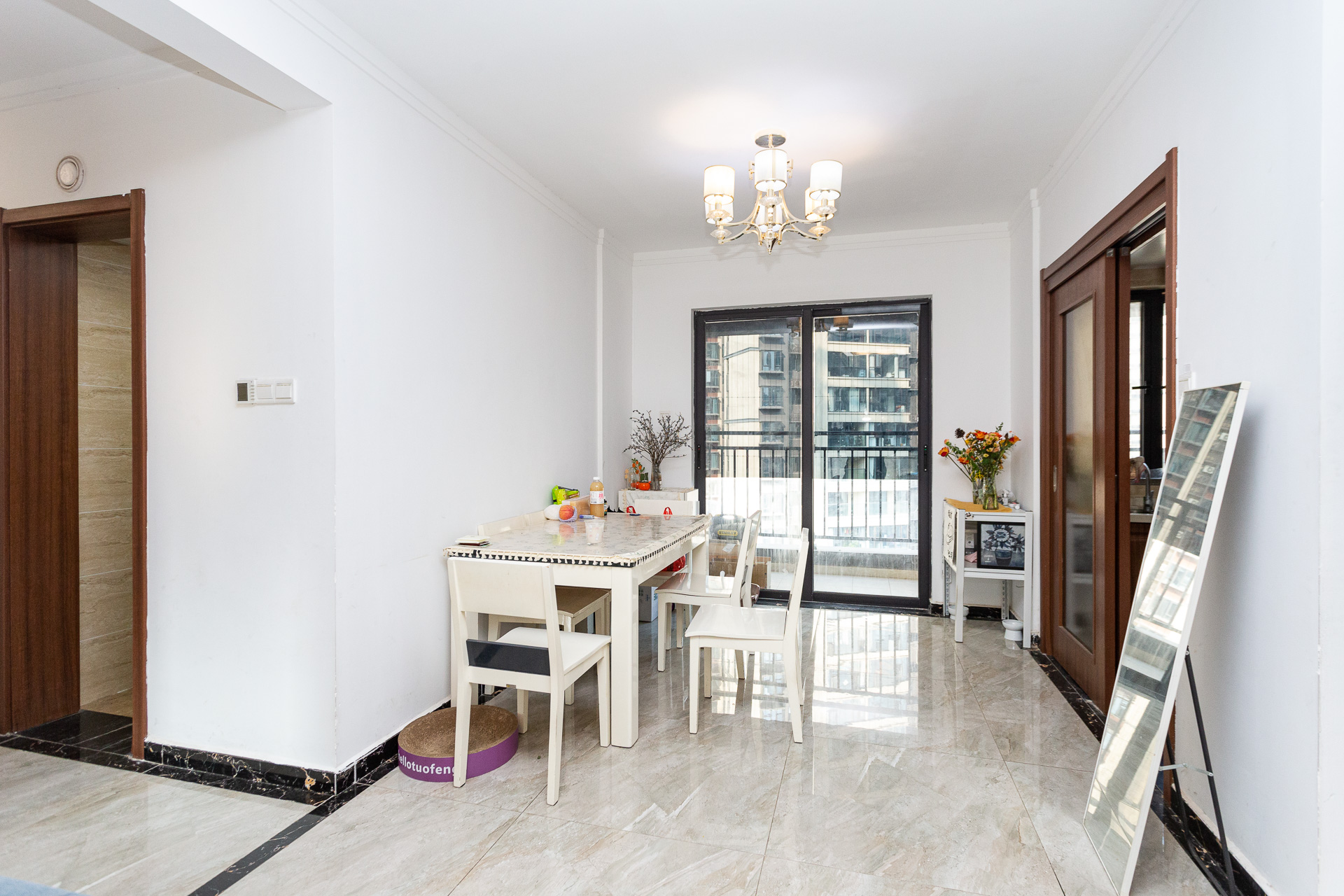 万润滨江天著 4室2厅2卫 132.0万 万润滨江天著 4室2厅2卫 132.0万客厅