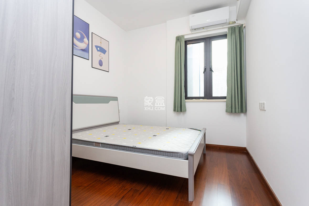 万润滨江天著 4室2厅2卫 165.0万 万润滨江天著 4室2厅2卫 165.0万卧室