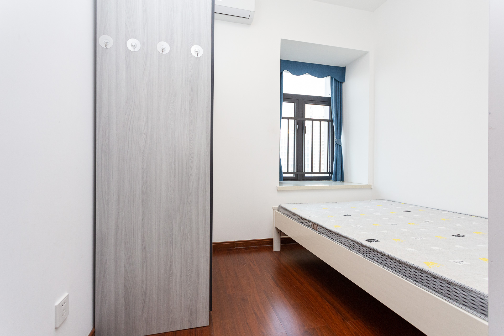 万润滨江天著 4室2厅2卫 165.0万 万润滨江天著 4室2厅2卫 165.0万卧室