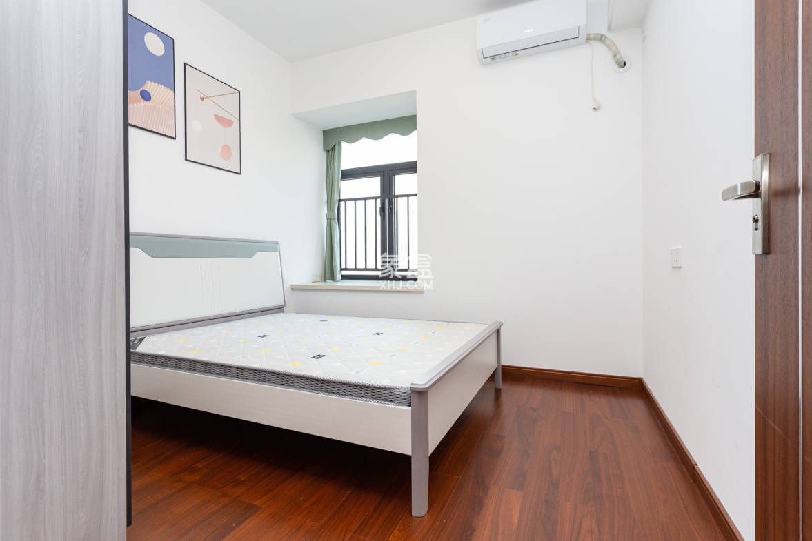 万润滨江天著 4室2厅2卫 165.0万 万润滨江天著 4室2厅2卫 165.0万卧室