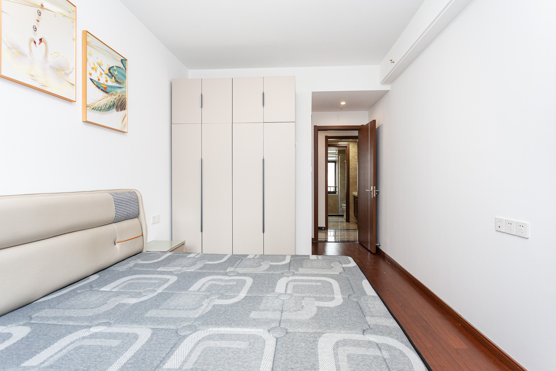 万润滨江天著 4室2厅2卫 165.0万 万润滨江天著 4室2厅2卫 165.0万卧室