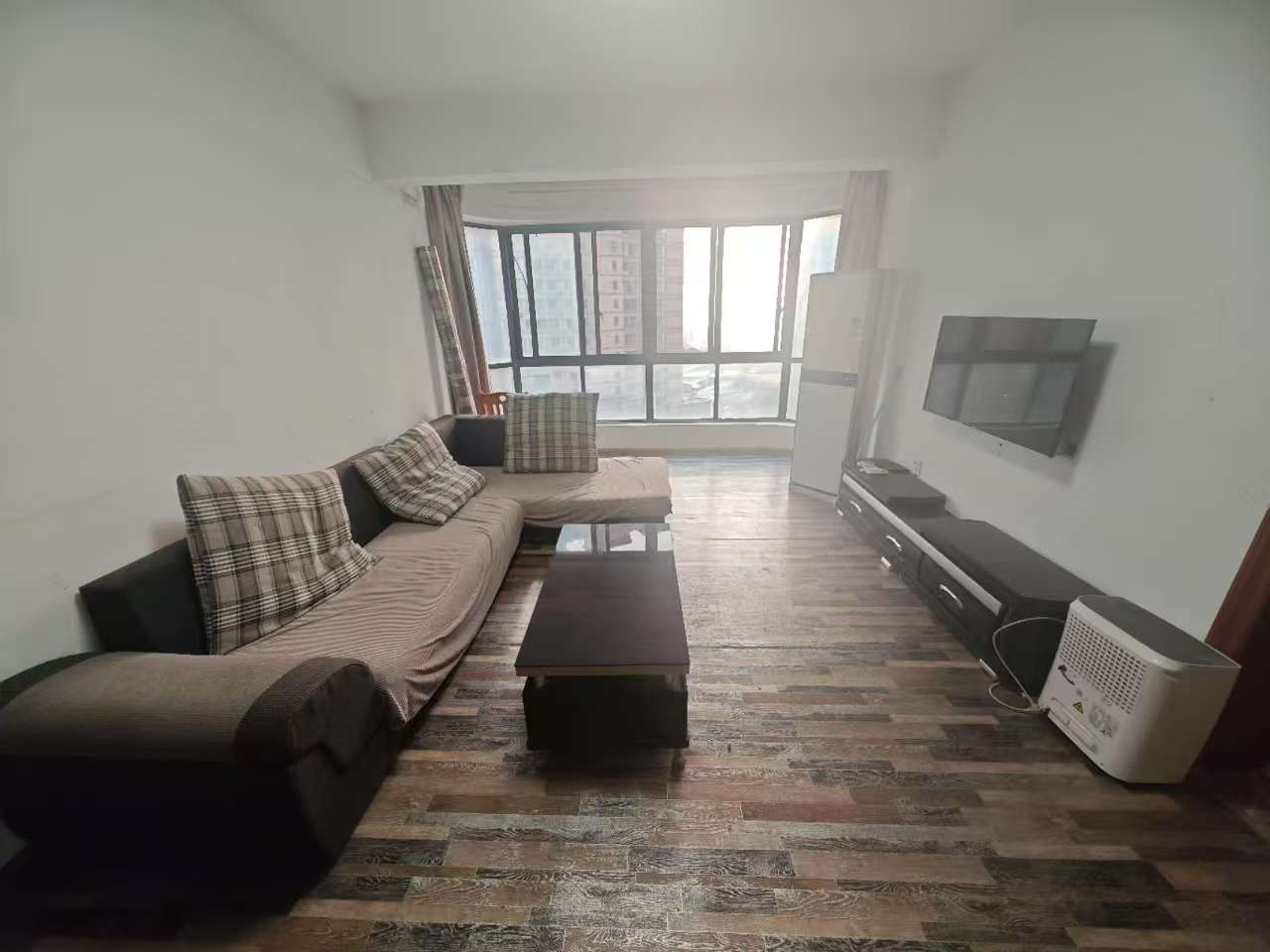 湘江雅颂居 3室2厅1卫 2000.0元/月 湘江雅颂居 3室2厅1卫 2000.0元/月室内图