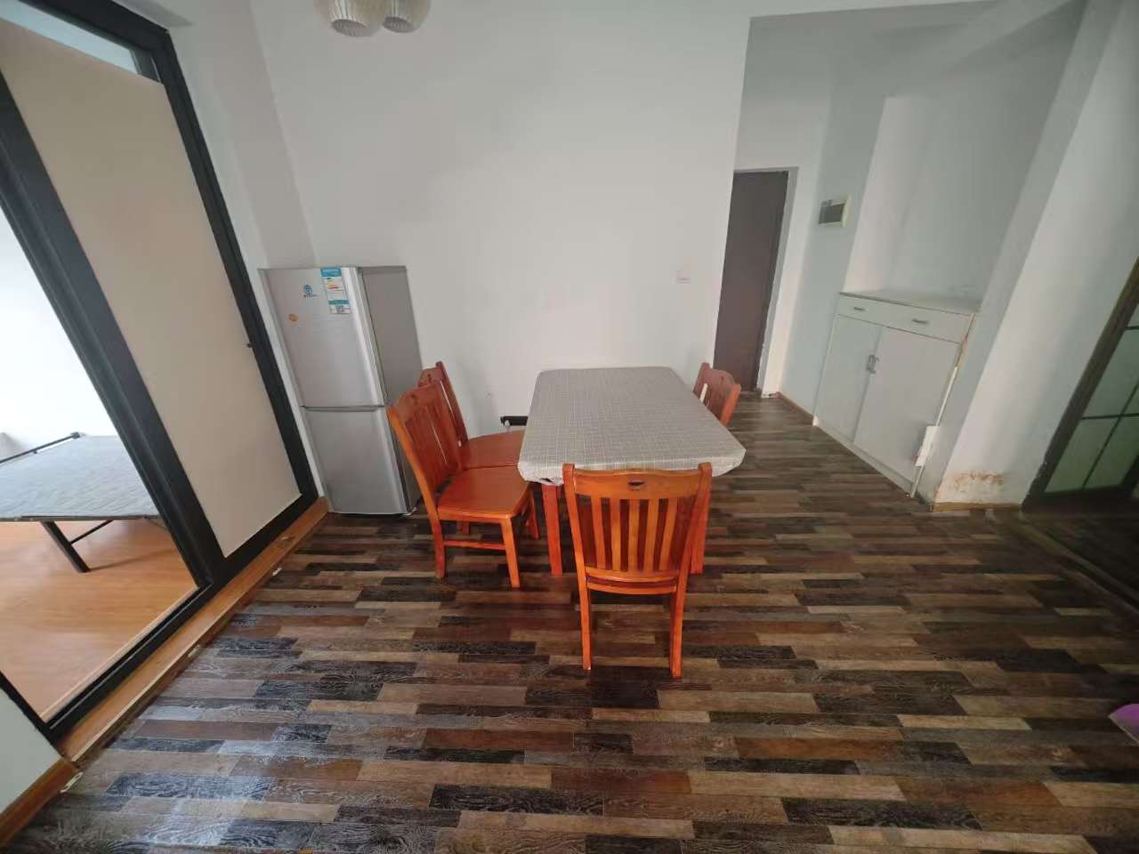 湘江雅颂居 3室2厅1卫 2000.0元/月 湘江雅颂居 3室2厅1卫 2000.0元/月室内图