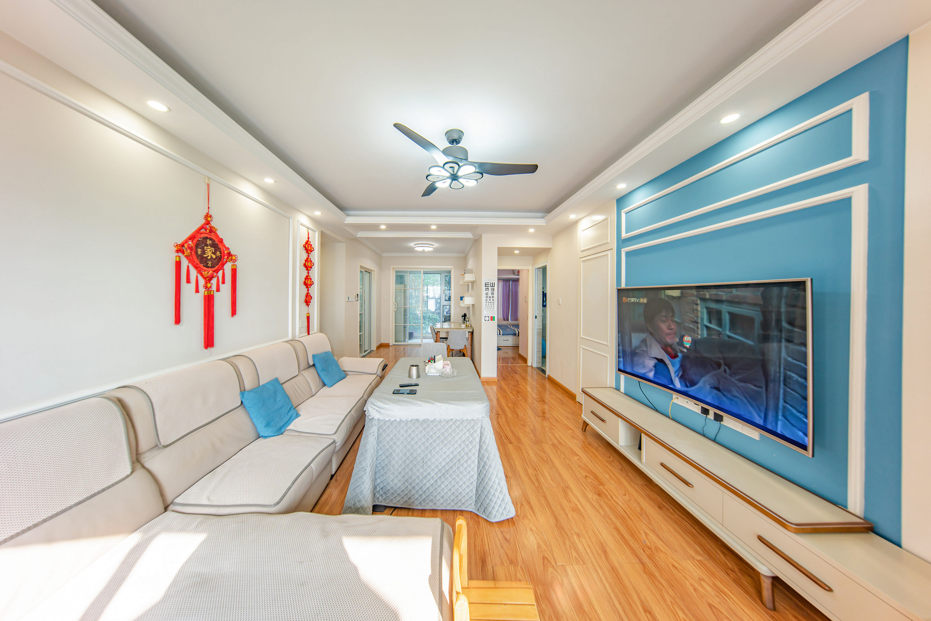 南山十里天池 3室2厅2卫 88.0万 南山十里天池 3室2厅2卫 88.0万客厅