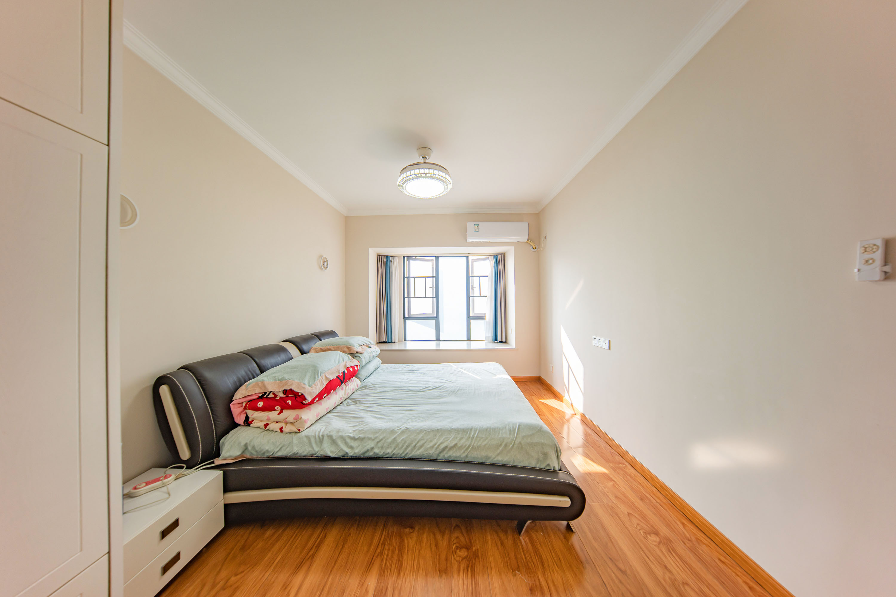 南山十里天池 3室2厅2卫 88.0万 南山十里天池 3室2厅2卫 88.0万卧室