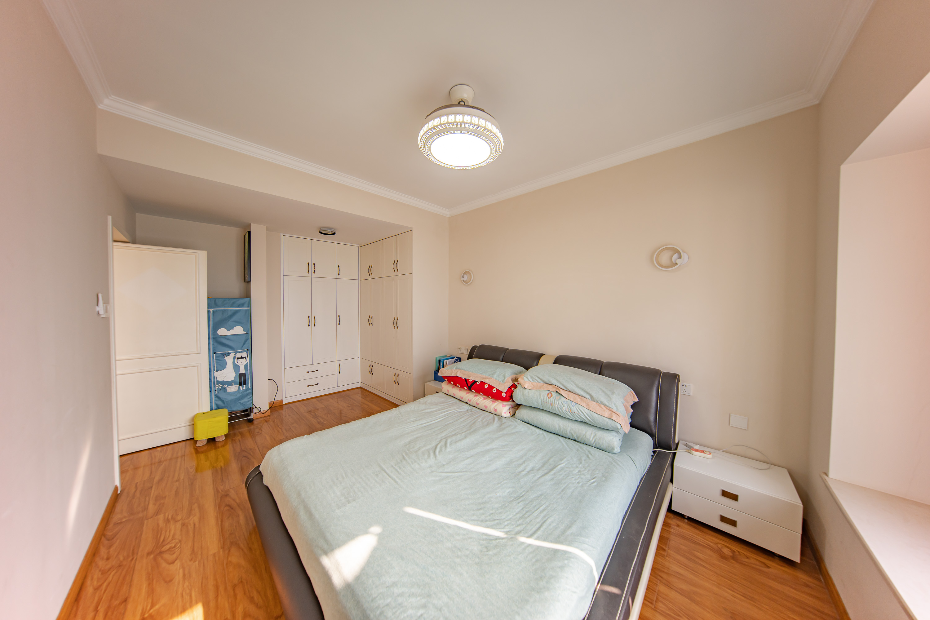 南山十里天池 3室2厅2卫 88.0万 南山十里天池 3室2厅2卫 88.0万卧室