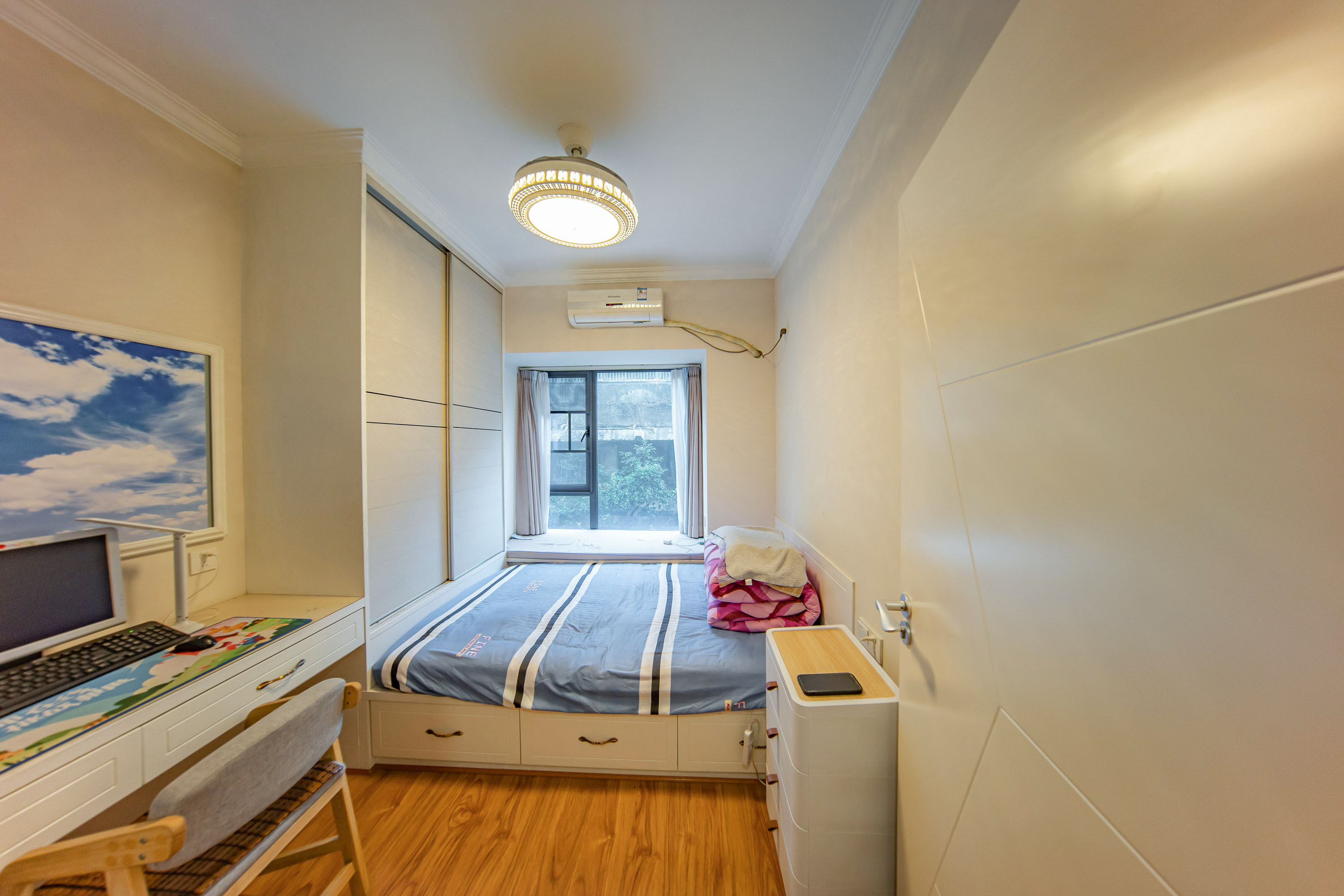 南山十里天池 3室2厅2卫 88.0万 南山十里天池 3室2厅2卫 88.0万卧室