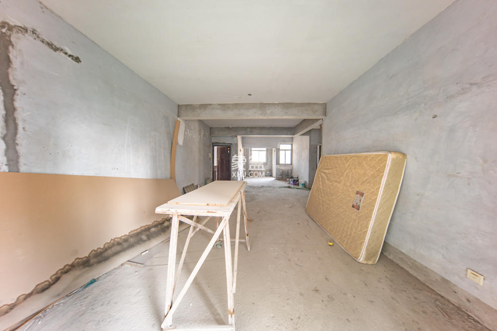 锑都家园  5室3厅3卫    56.0万