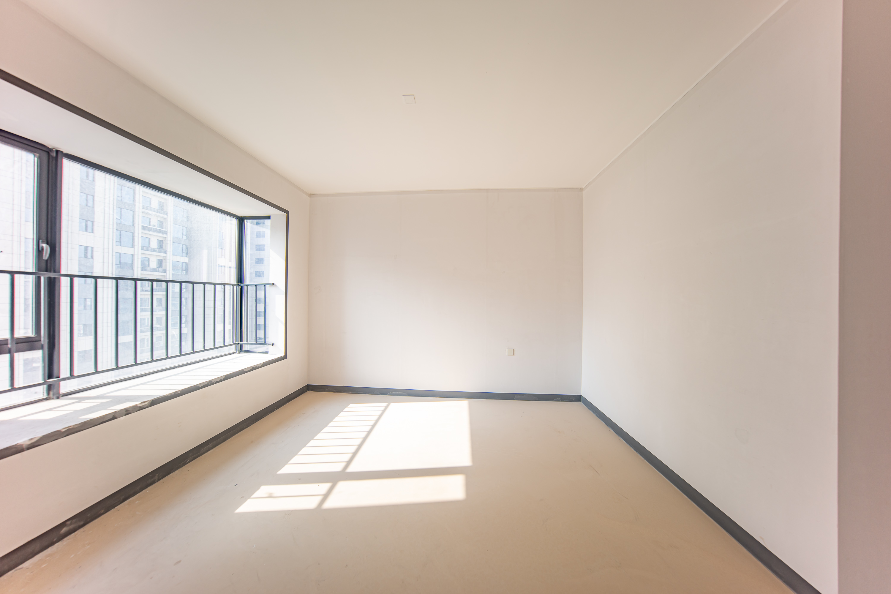 建投象山国际  4室2厅2卫   160.00万卧室