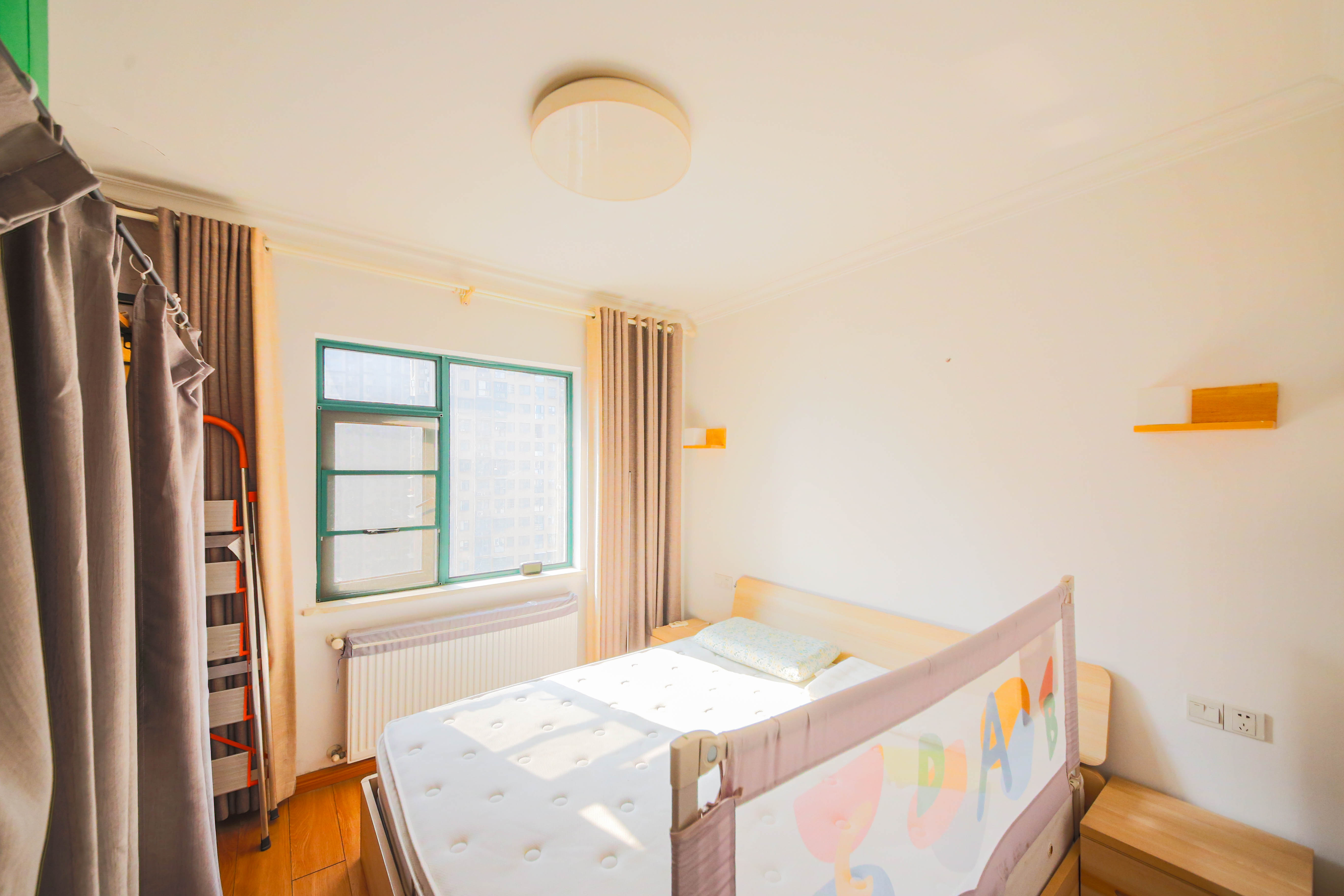 克拉美丽山庄(晟领国际) 4室2厅2卫 140.0万 克拉美丽山庄(晟领国际) 4室2厅2卫 140.0万卧室