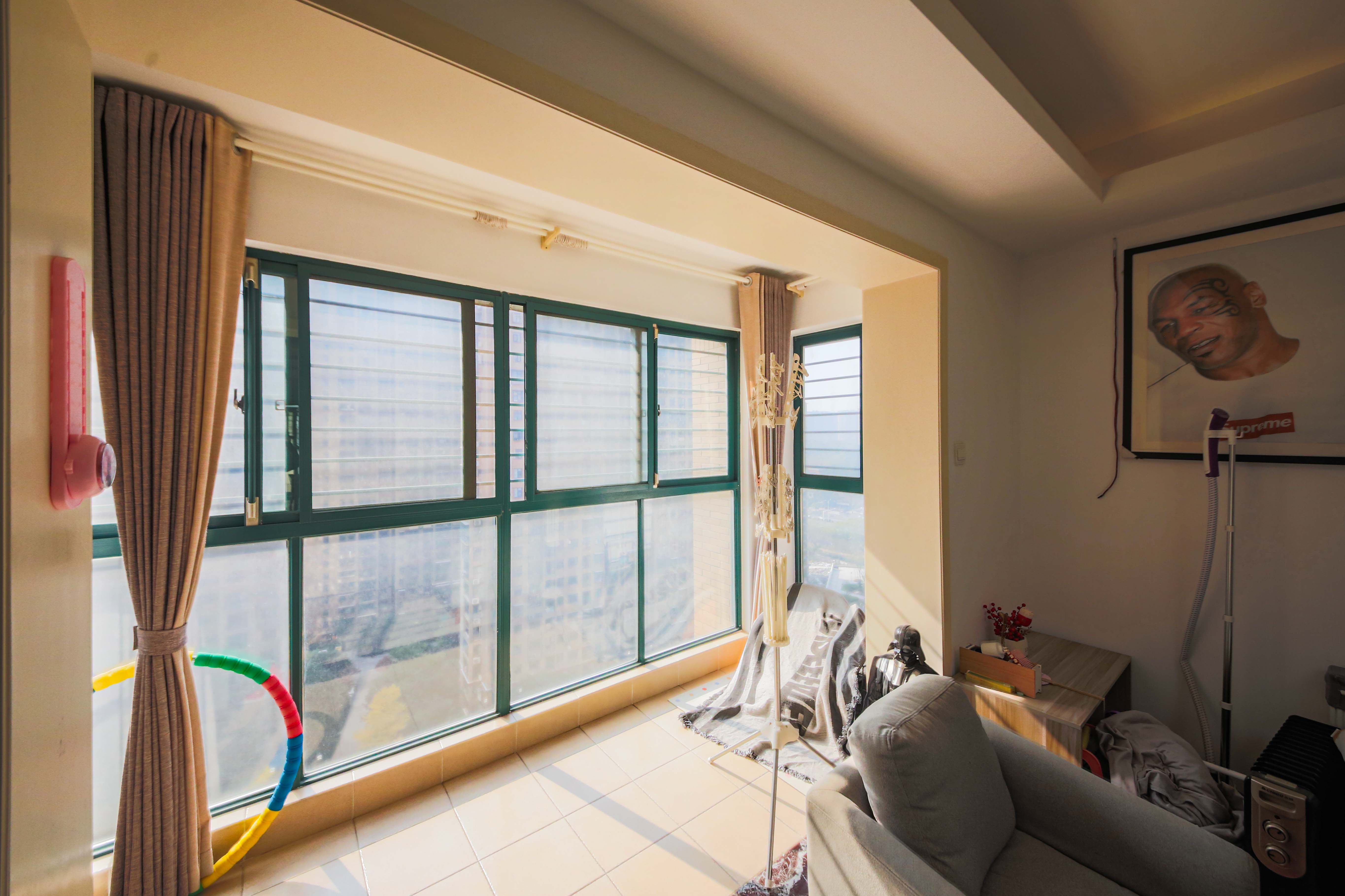 克拉美丽山庄(晟领国际) 4室2厅2卫 140.0万 克拉美丽山庄(晟领国际) 4室2厅2卫 140.0万阳台