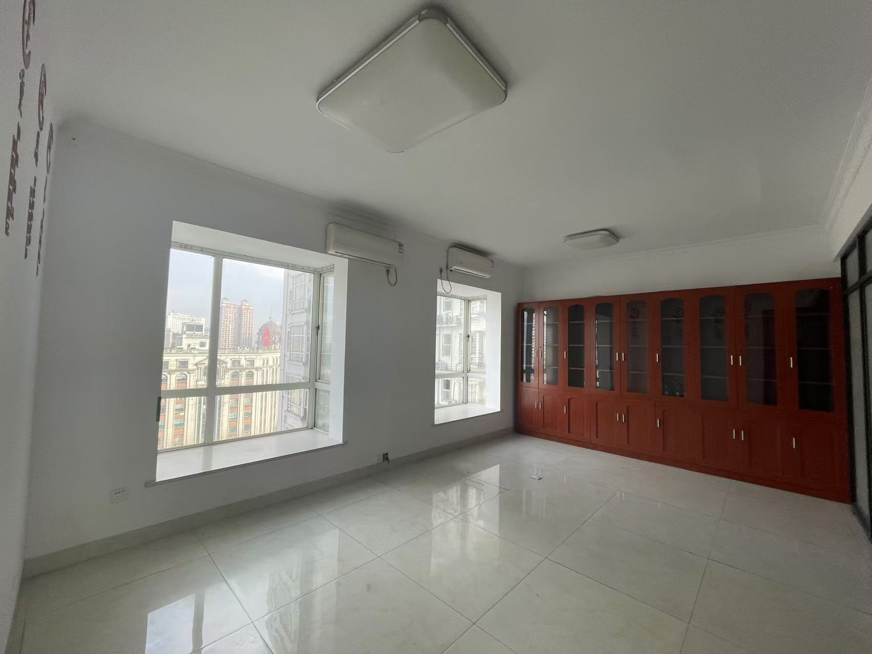 鸿泰国际 2室1厅2卫 2980.0元/月 鸿泰国际 2室1厅2卫 2980.0元/月室内图