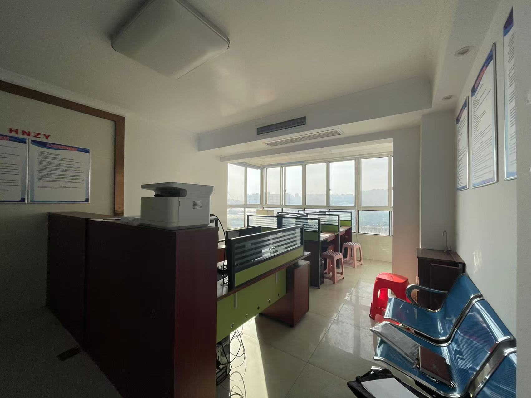 鸿泰国际 2室1厅2卫 2980.0元/月 鸿泰国际 2室1厅2卫 2980.0元/月室内图