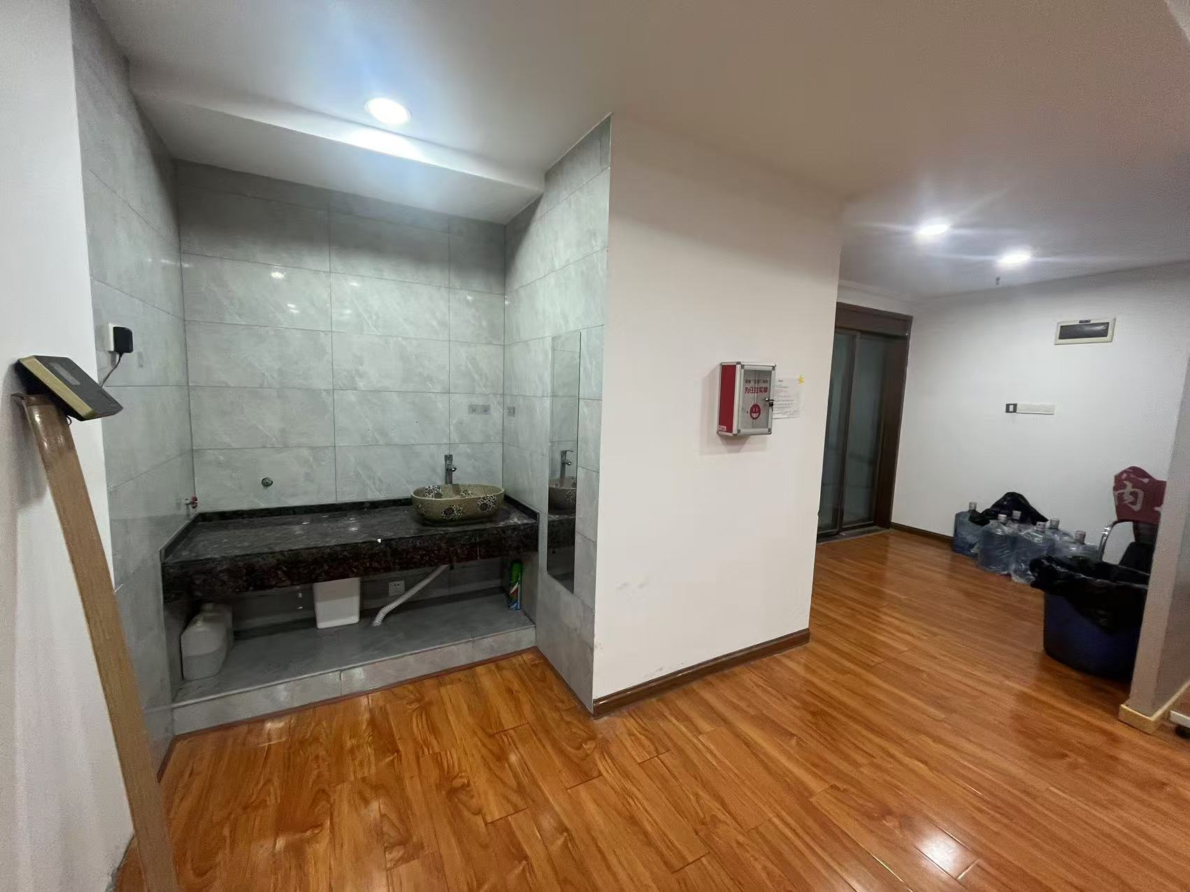 华晨御园 1室1厅1卫 3300.0元/月 华晨御园 1室1厅1卫 3300.0元/月室内图