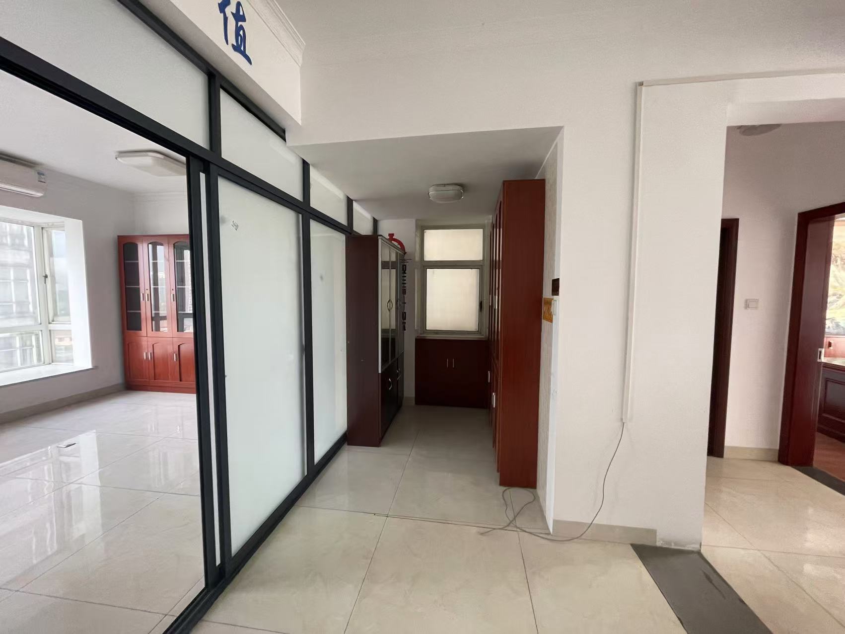 鸿泰国际 2室1厅2卫 2980.0元/月 鸿泰国际 2室1厅2卫 2980.0元/月室内图