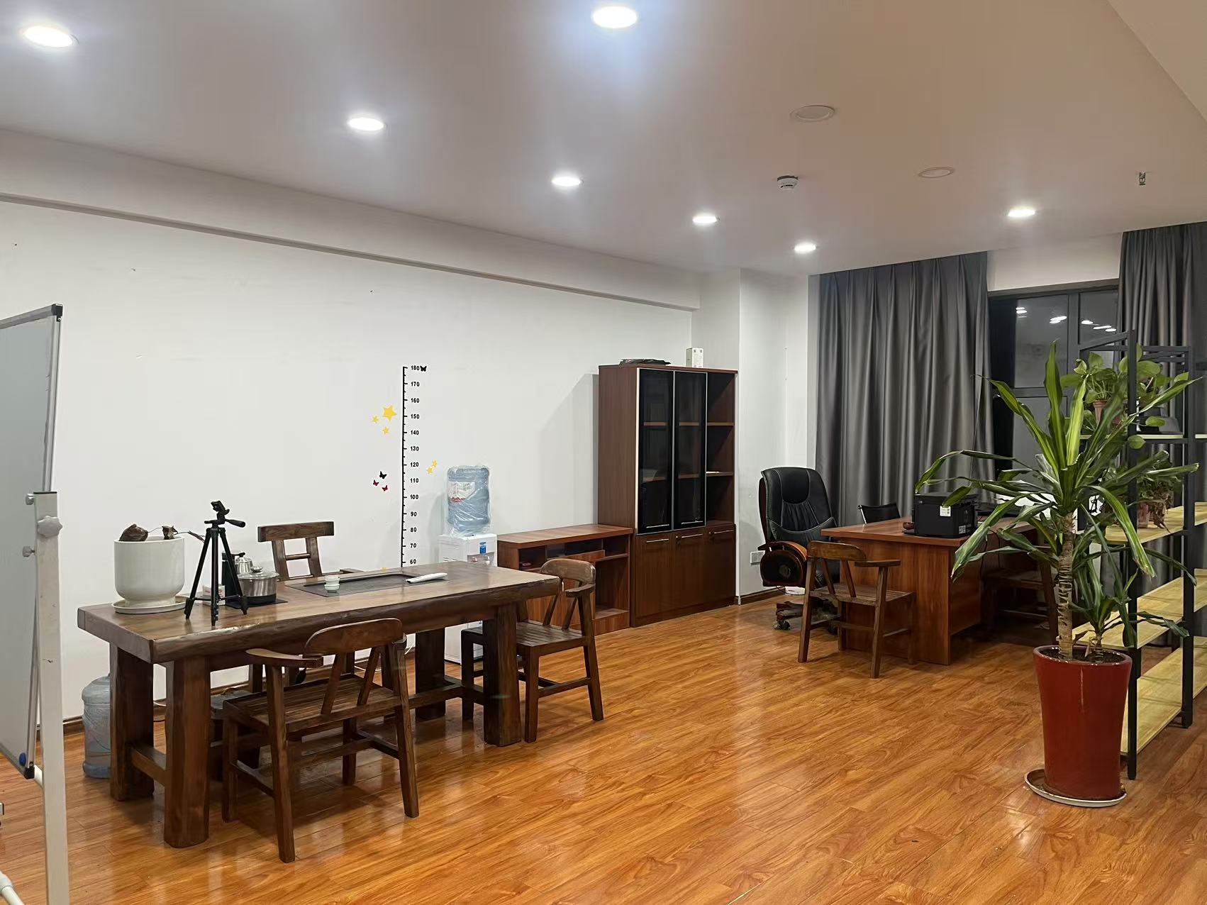 华晨御园 1室1厅1卫 3300.0元/月 华晨御园 1室1厅1卫 3300.0元/月室内图