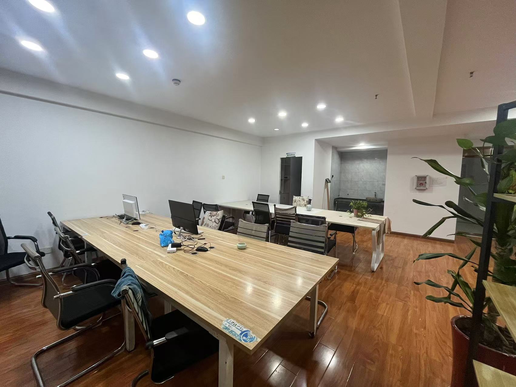 华晨御园 1室1厅1卫 3300.0元/月 华晨御园 1室1厅1卫 3300.0元/月室内图