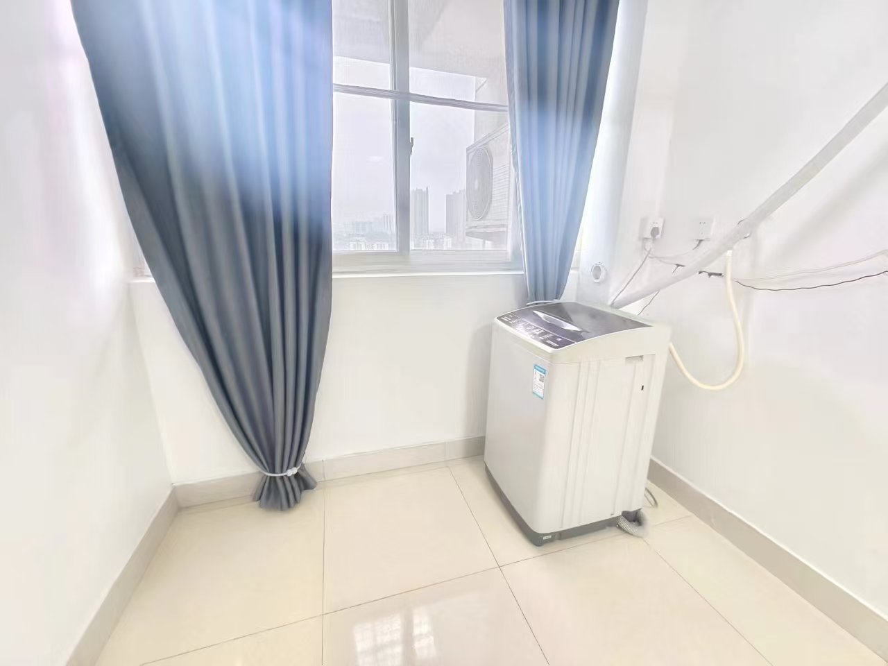 建鸿达现代公寓  2室1厅1卫   2300.00元/月室内图