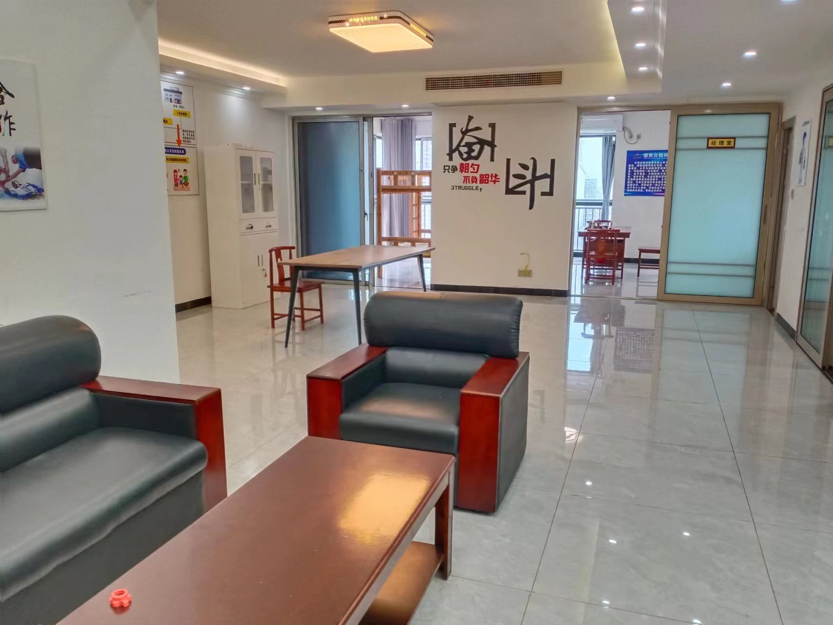 财富港湾（绿领大厦）  3室2厅1卫    4200.0元/月室内图