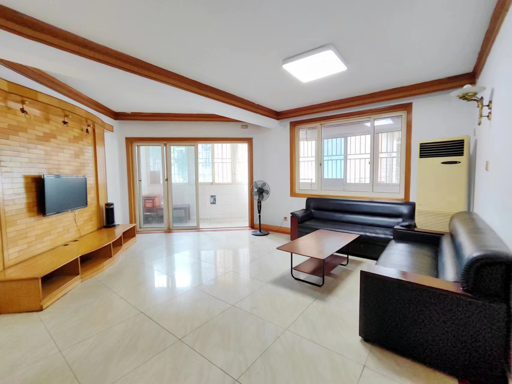 德政园  3室2厅1卫    2000.0元/月 德政园  3室2厅1卫    2000.0元/月